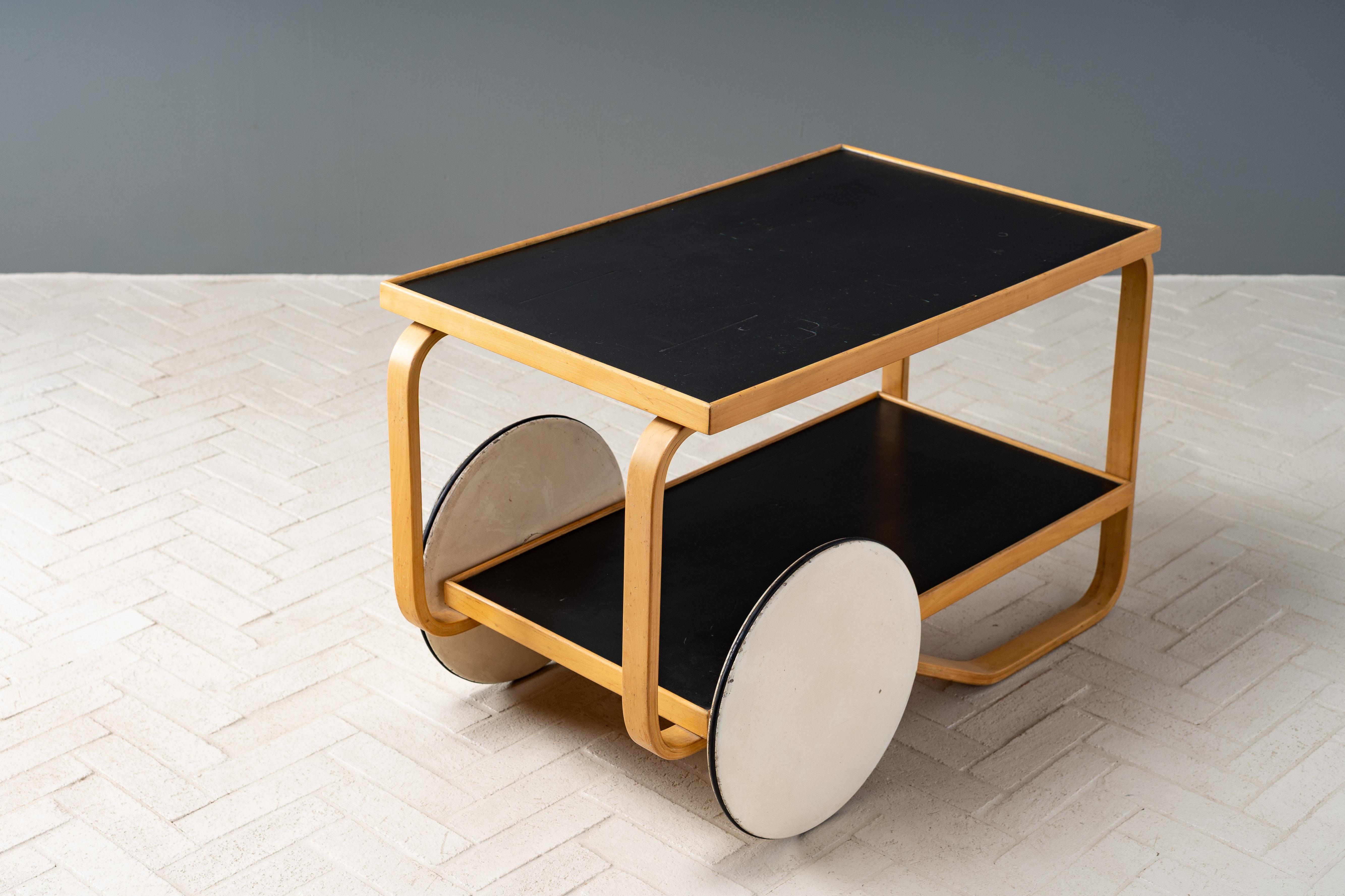 Alvar Aalto Trolley Model 901 In Good Condition For Sale In Cambridge, US