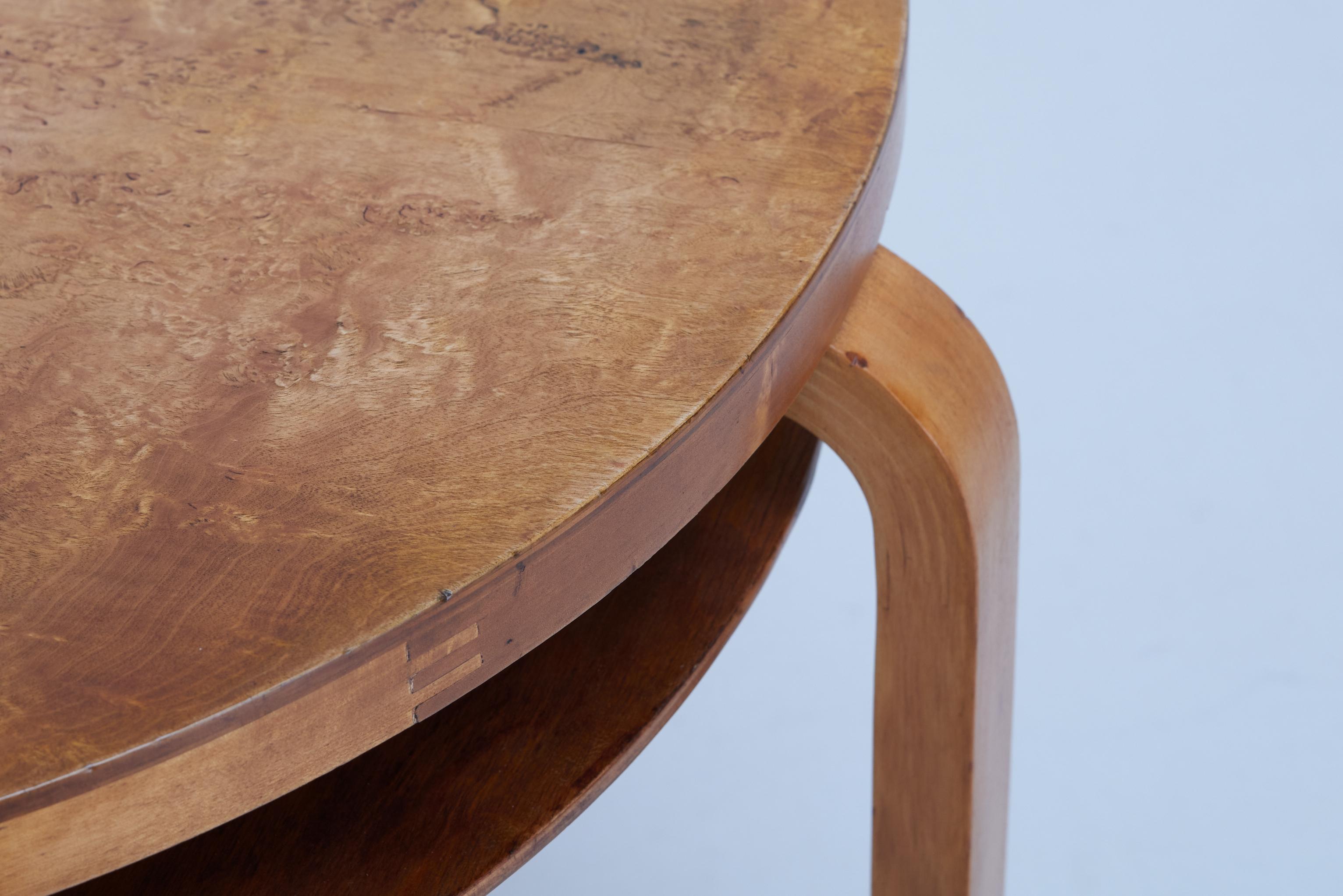 Mesa de abedul carelia de dos pisos Alvar Aalto Modelo a71, Finmar, 1ª Producción 1933 Abedul en venta