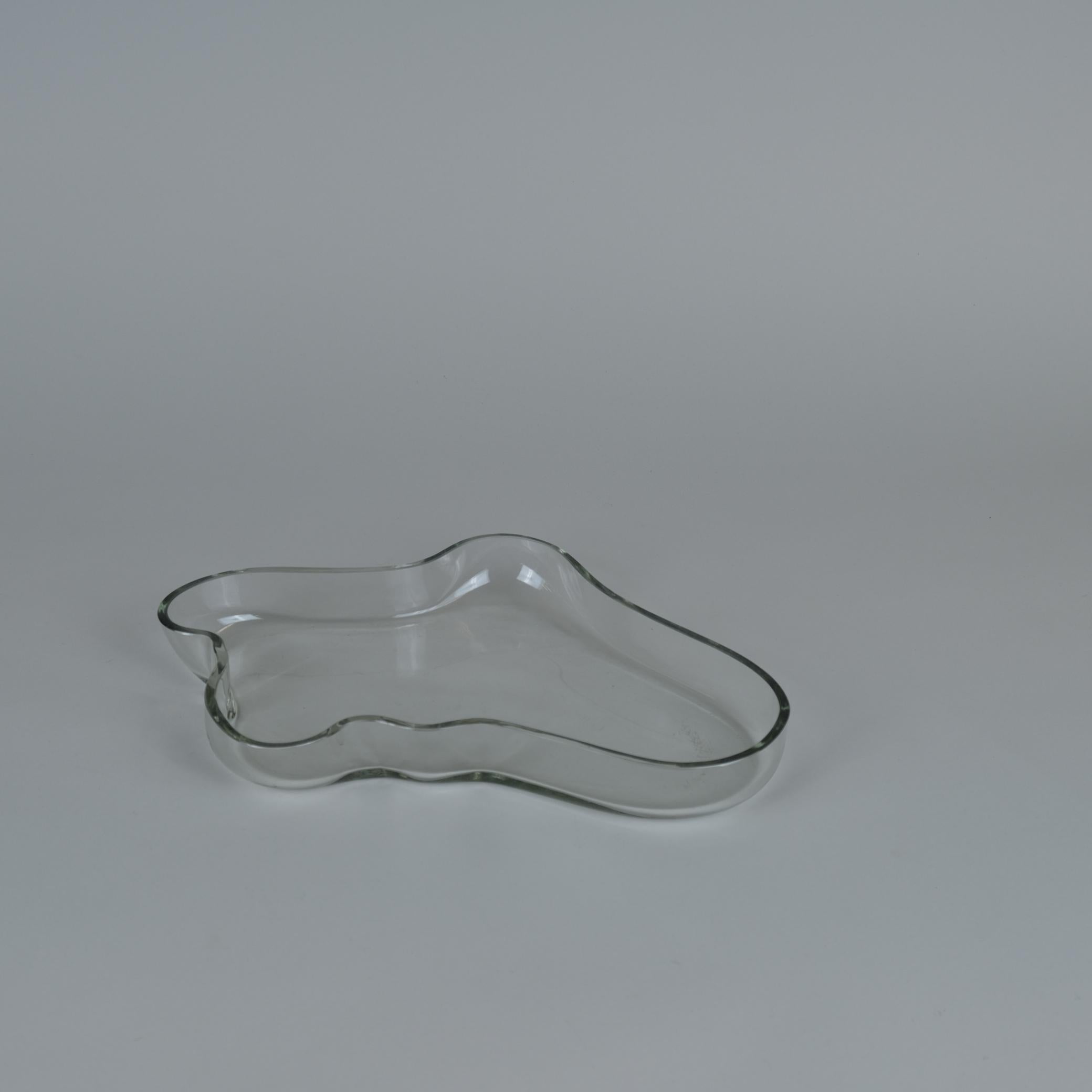 Alvar Aalto nahm an einem Wettbewerb in der Glasfabrik Karhula-Iittala teil, der anlässlich der Pariser Weltausstellung 1937 veranstaltet wurde, und gewann ihn. Das Jahr war 1936 und Aaltos Beitrag hieß 