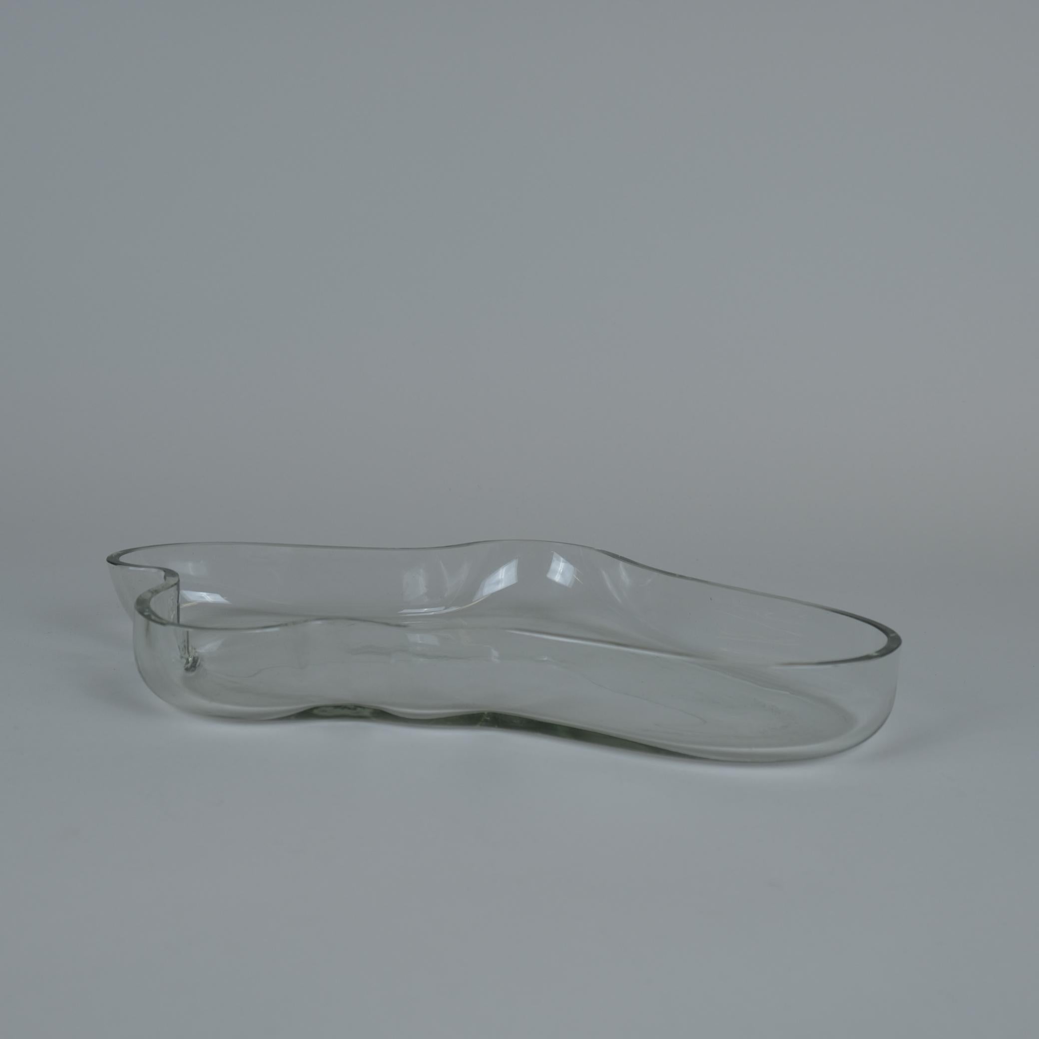 Alvar Aalto Vase Modell 9748, Iittala 1956, Klarglas in Holzform geblasen (Skandinavische Moderne) im Angebot