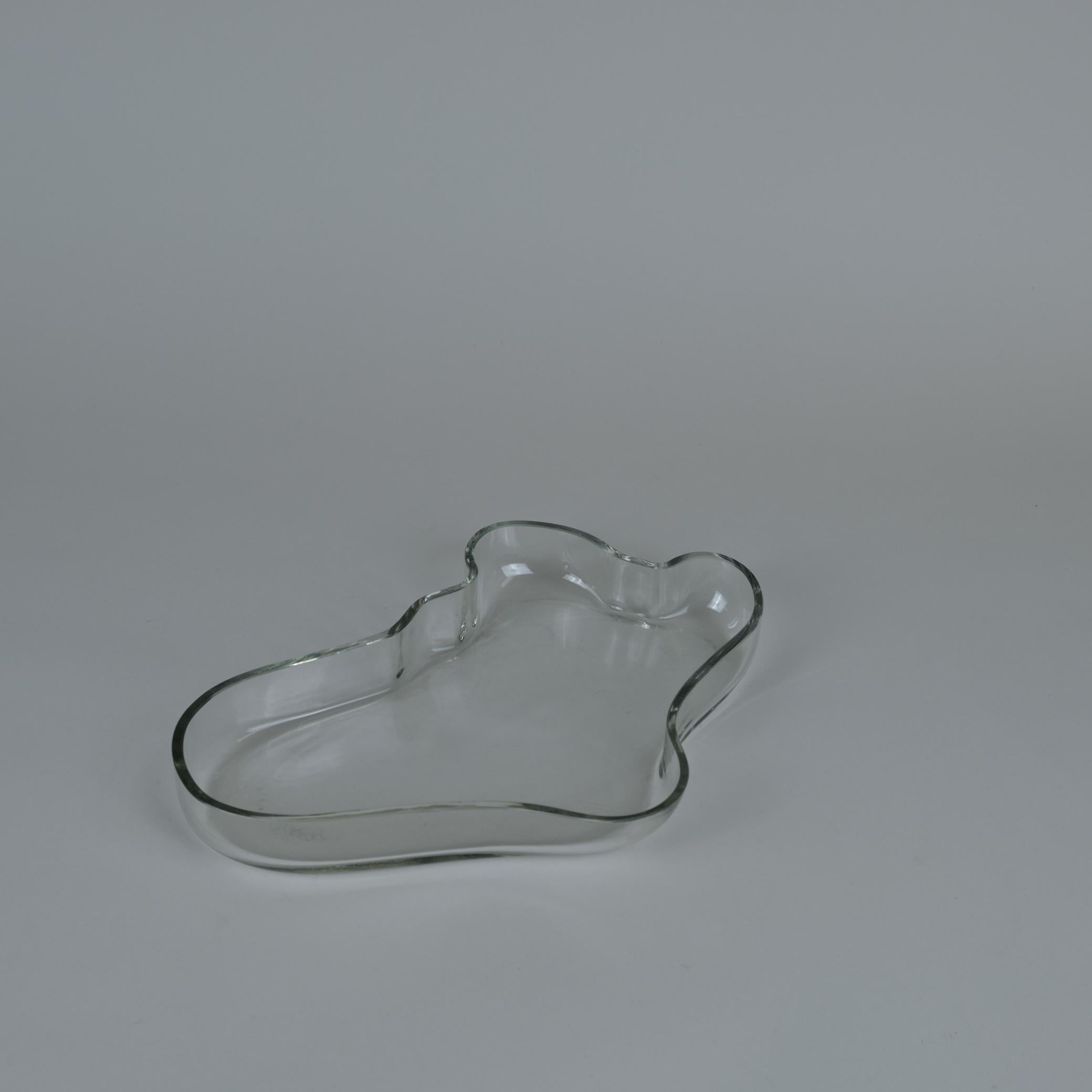 Alvar Aalto Vase Modell 9748, Iittala 1956, Klarglas in Holzform geblasen (Finnisch) im Angebot