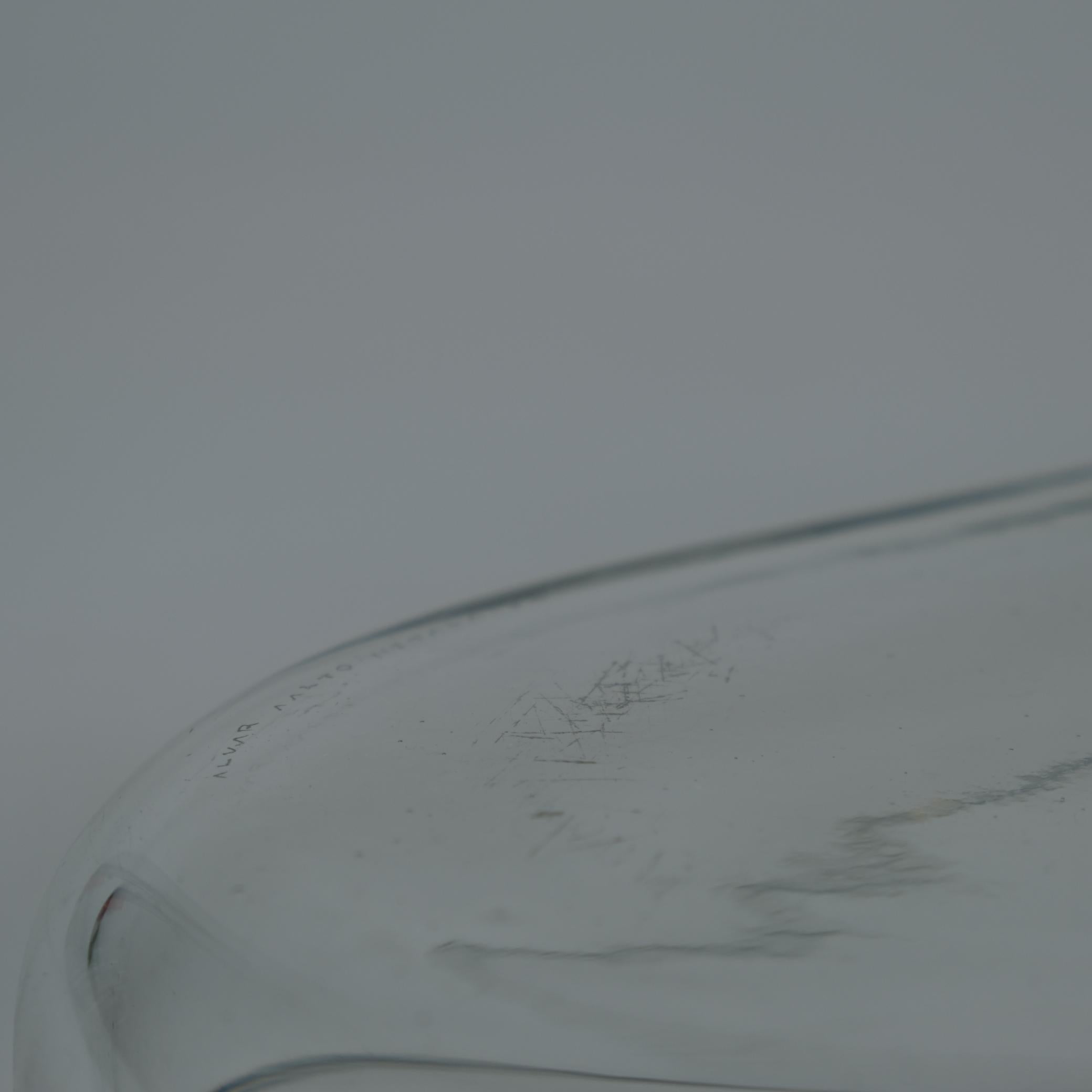 Alvar Aalto Vase Modell 9748, Iittala 1956, Klarglas in Holzform geblasen (Mitte des 20. Jahrhunderts) im Angebot