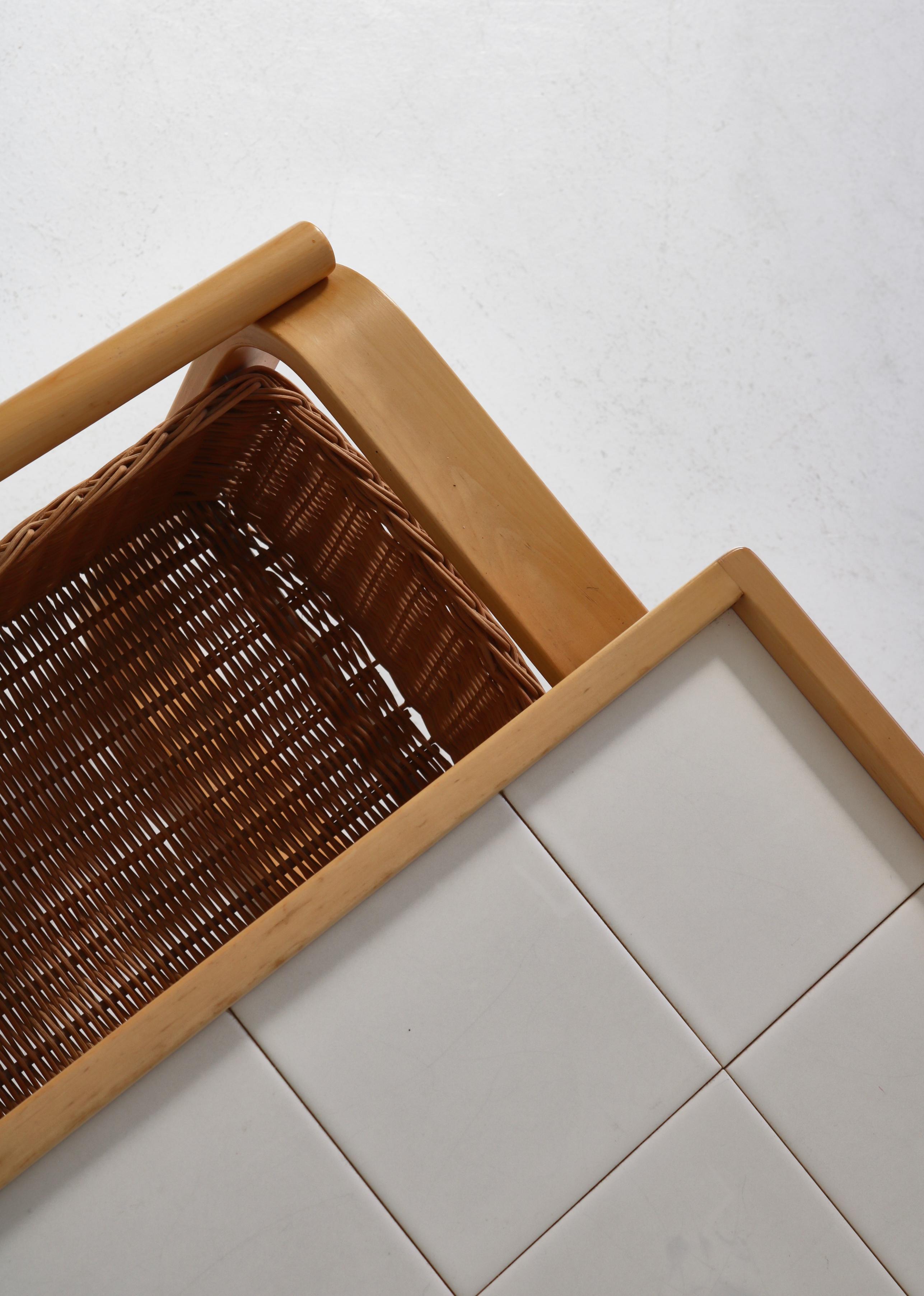 Alvar Aalto Vintage Tea Trolley 900 White Ceramic Tiles & Rattan Basket, 1960s For Sale 7