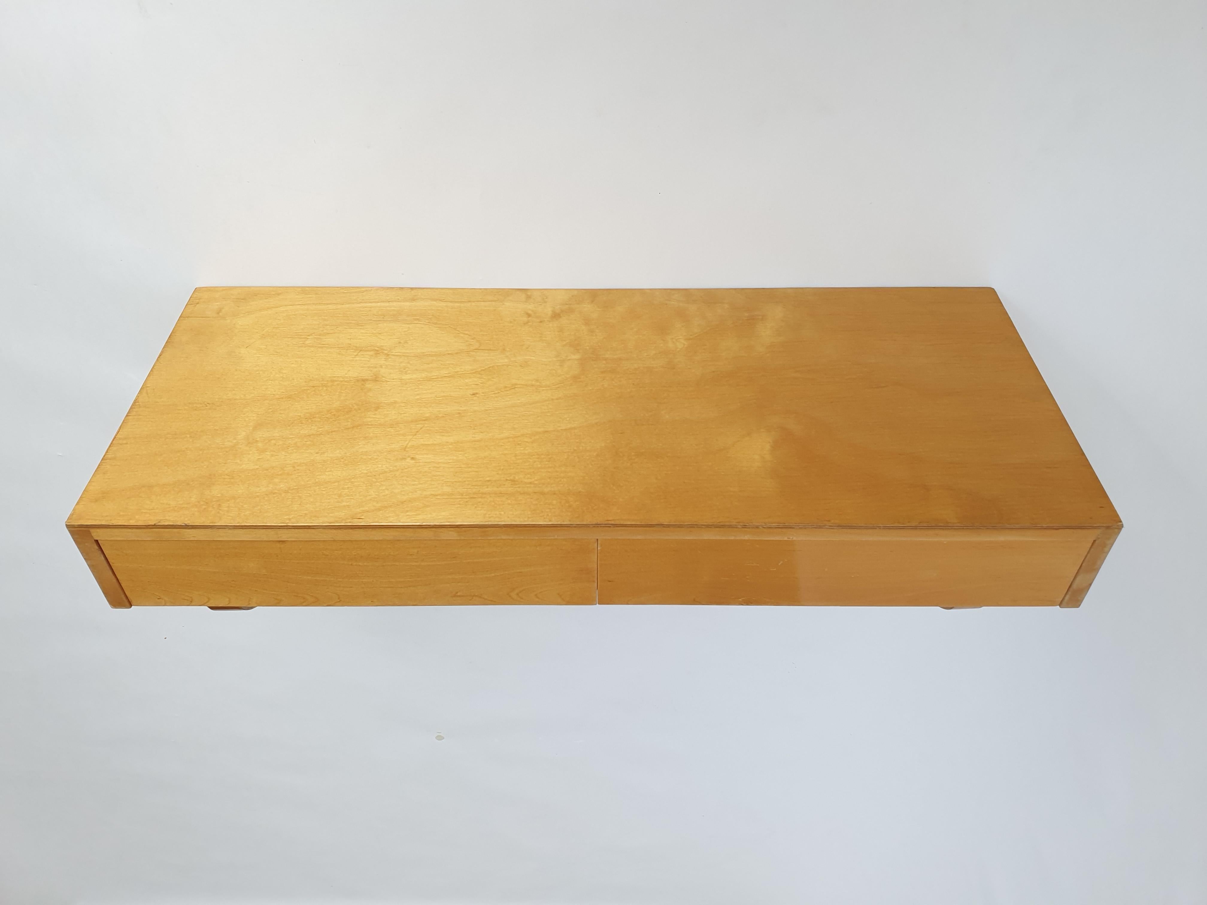 Alvar Aalto Wandkonsole Artek 114A (Finnisch) im Angebot