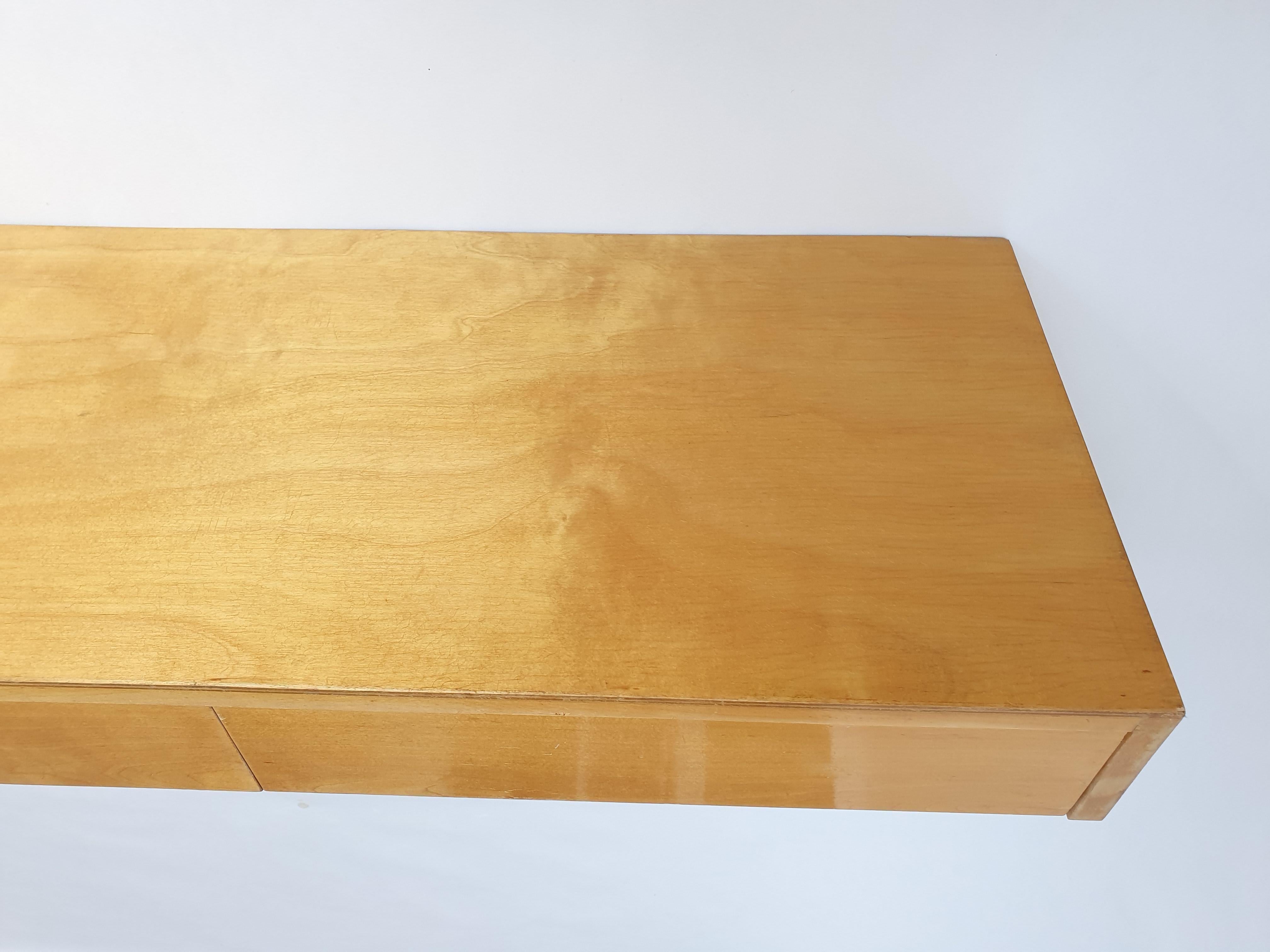 Alvar Aalto Wandkonsole Artek 114A im Zustand „Gut“ im Angebot in Espoo, FI