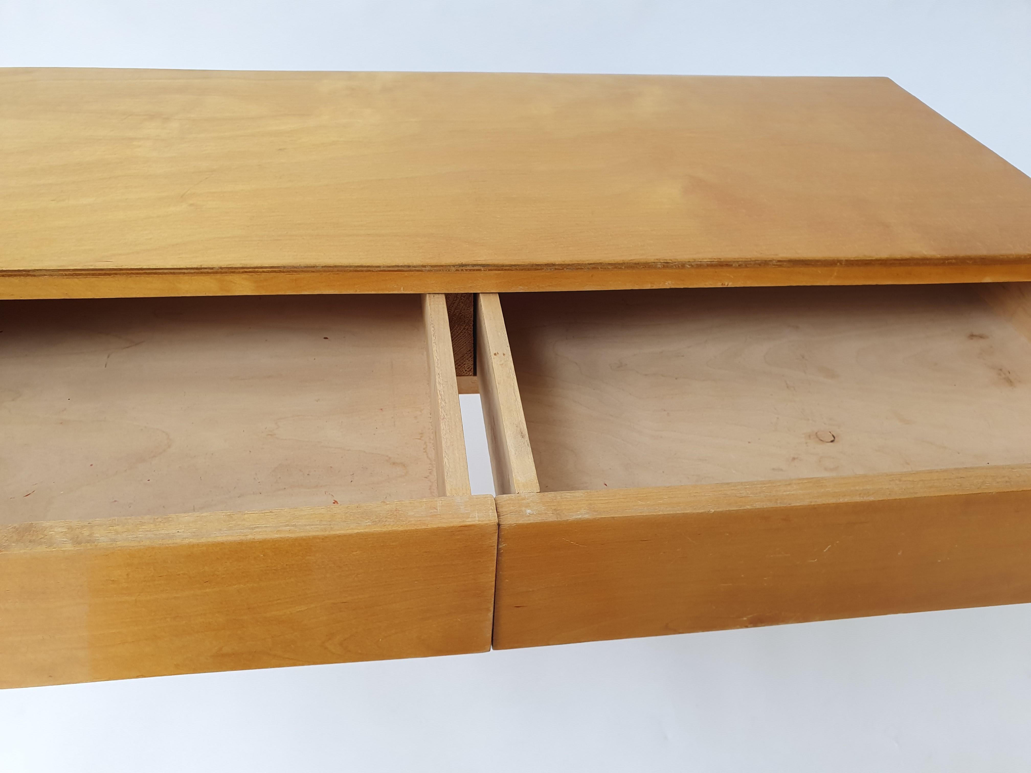 Alvar Aalto Wandkonsole Artek 114A (Mitte des 20. Jahrhunderts) im Angebot