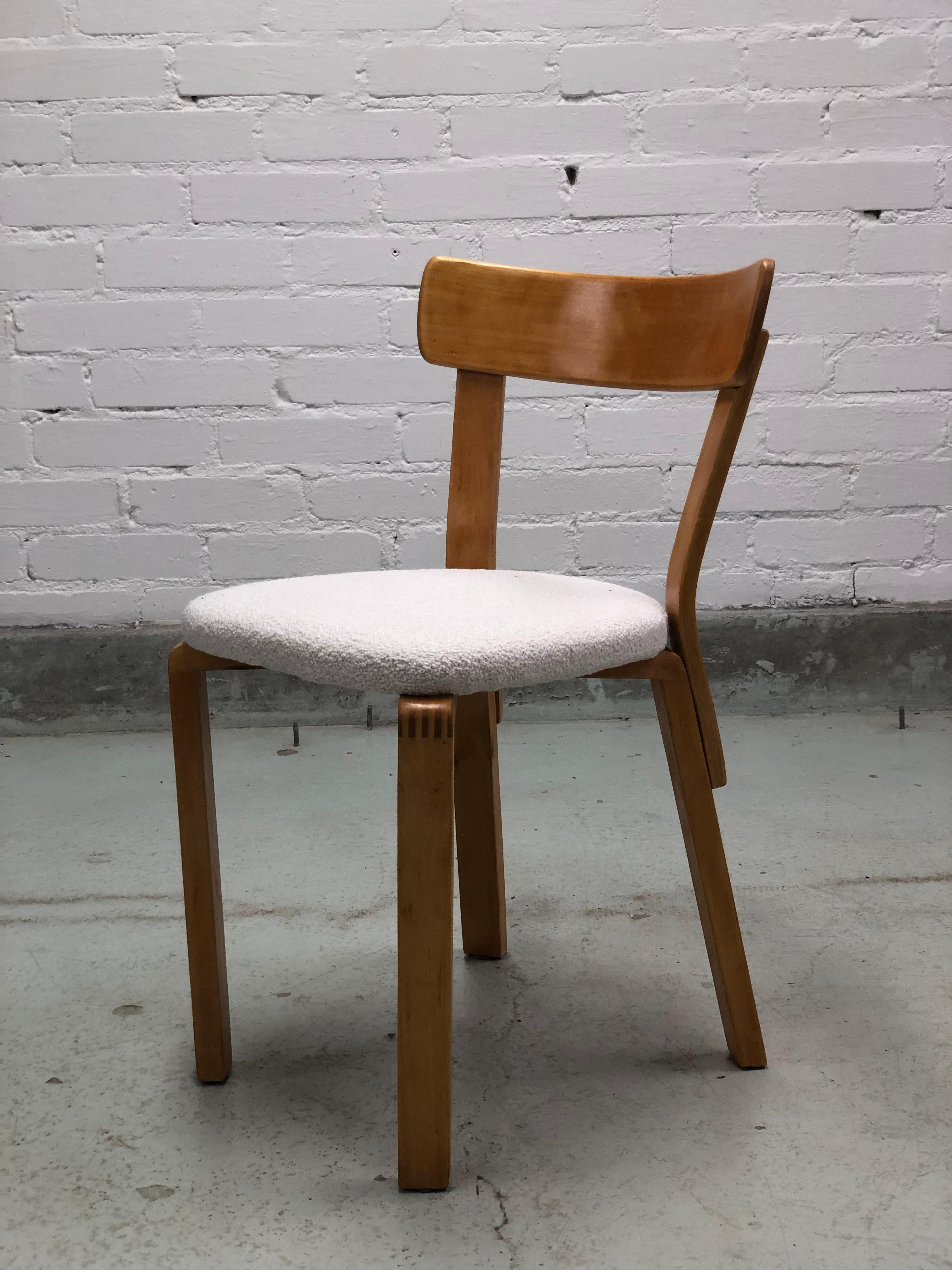 A very rare Alvar Aalto chair model 69, manufactured during the 2nd World war years in the 1940s. The iconic L-leg is different in these pieces compared to the normal. As a result of the war, Finland had a shortage of resources including glue, which