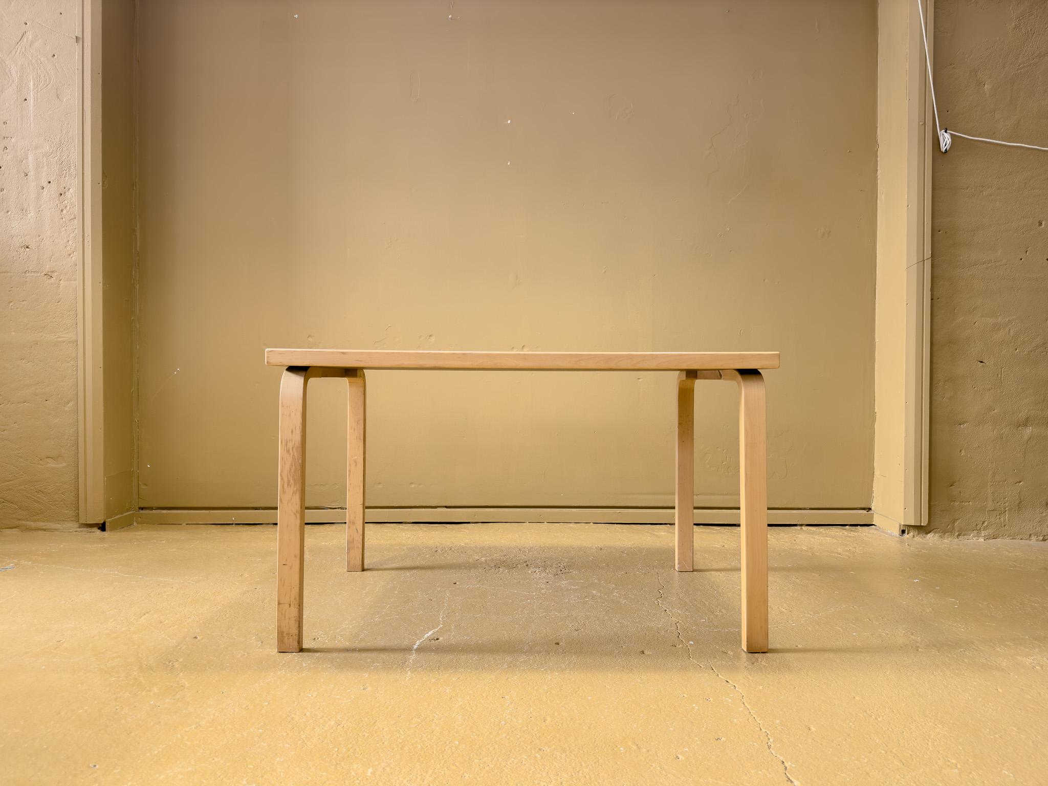 Danois Table blanche 81A Alvar Aalto en vente