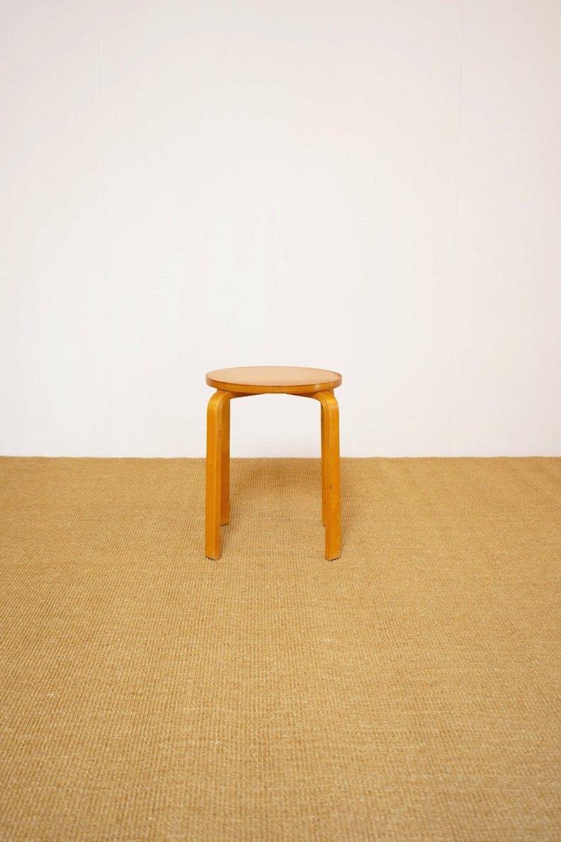 This Alvar Aalto wooden stacking stool is designed by world renowned Finnish architect Alvar Aalto, and is part of MoMA’s collection. It is known for its stackable quality to minimize clutter. Many of Aalto’s designs were designed for tuberculosis