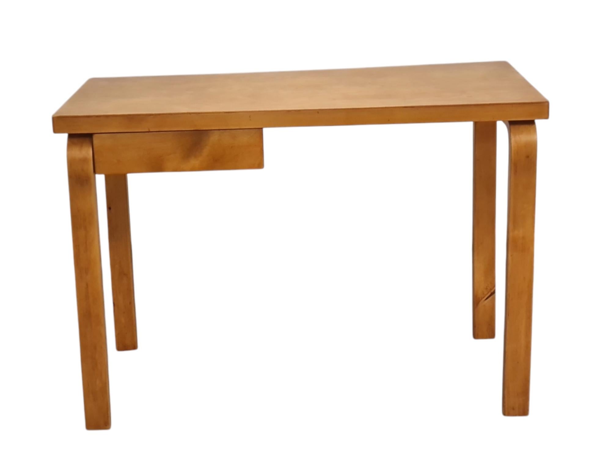 Alvar Aalto Writing Table Model K81 in Birch, Artek 1940s For Sale 10