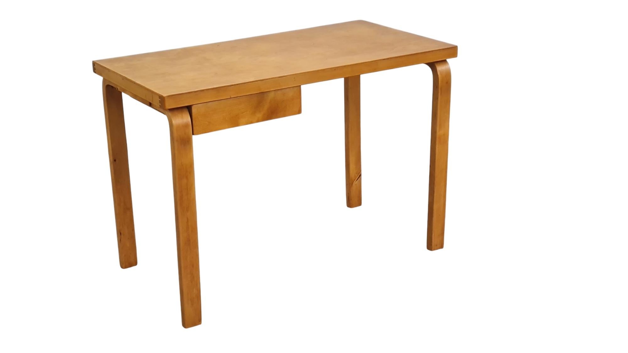 Alvar Aalto Writing Table Model K81 in Birch, Artek 1940s For Sale 11
