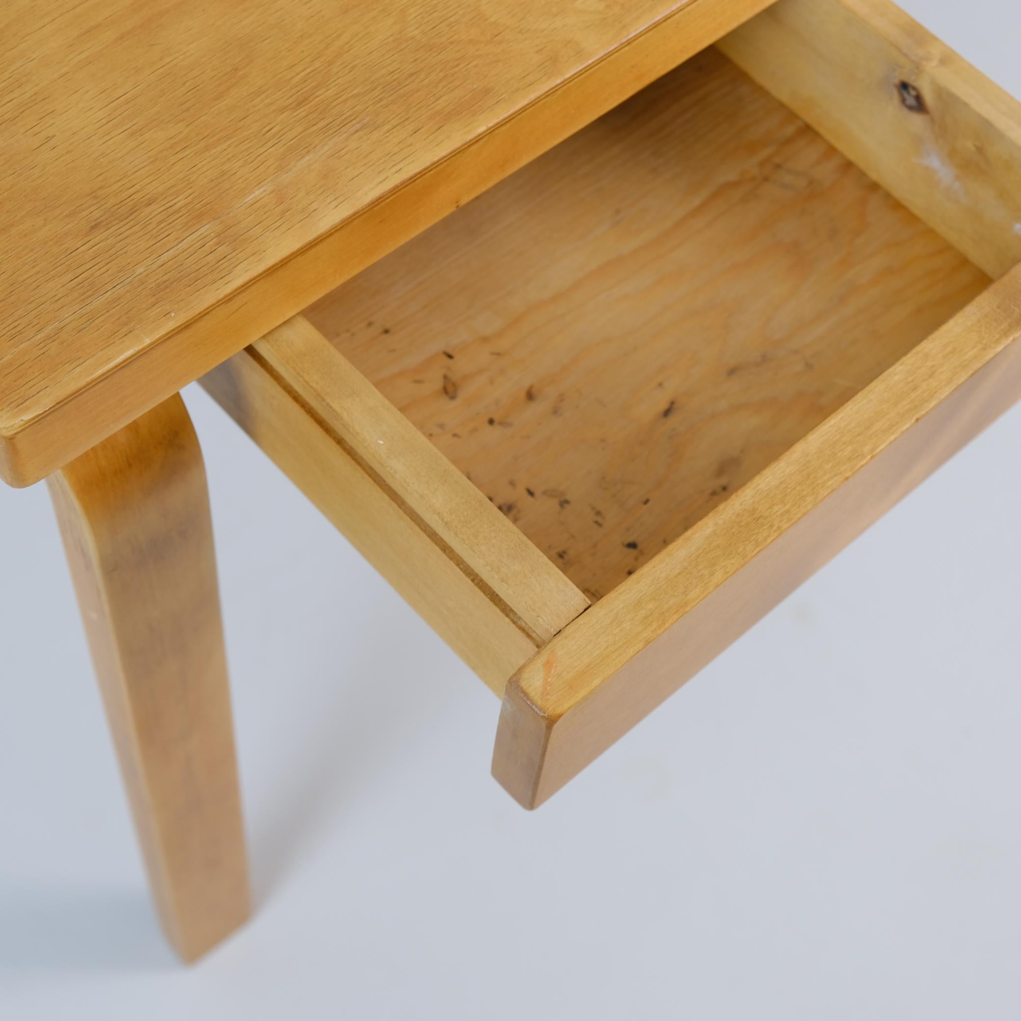 Betulla Tavolo da scrittura Alvar Aalto Modello K81 in betulla, Artek 1940s in vendita