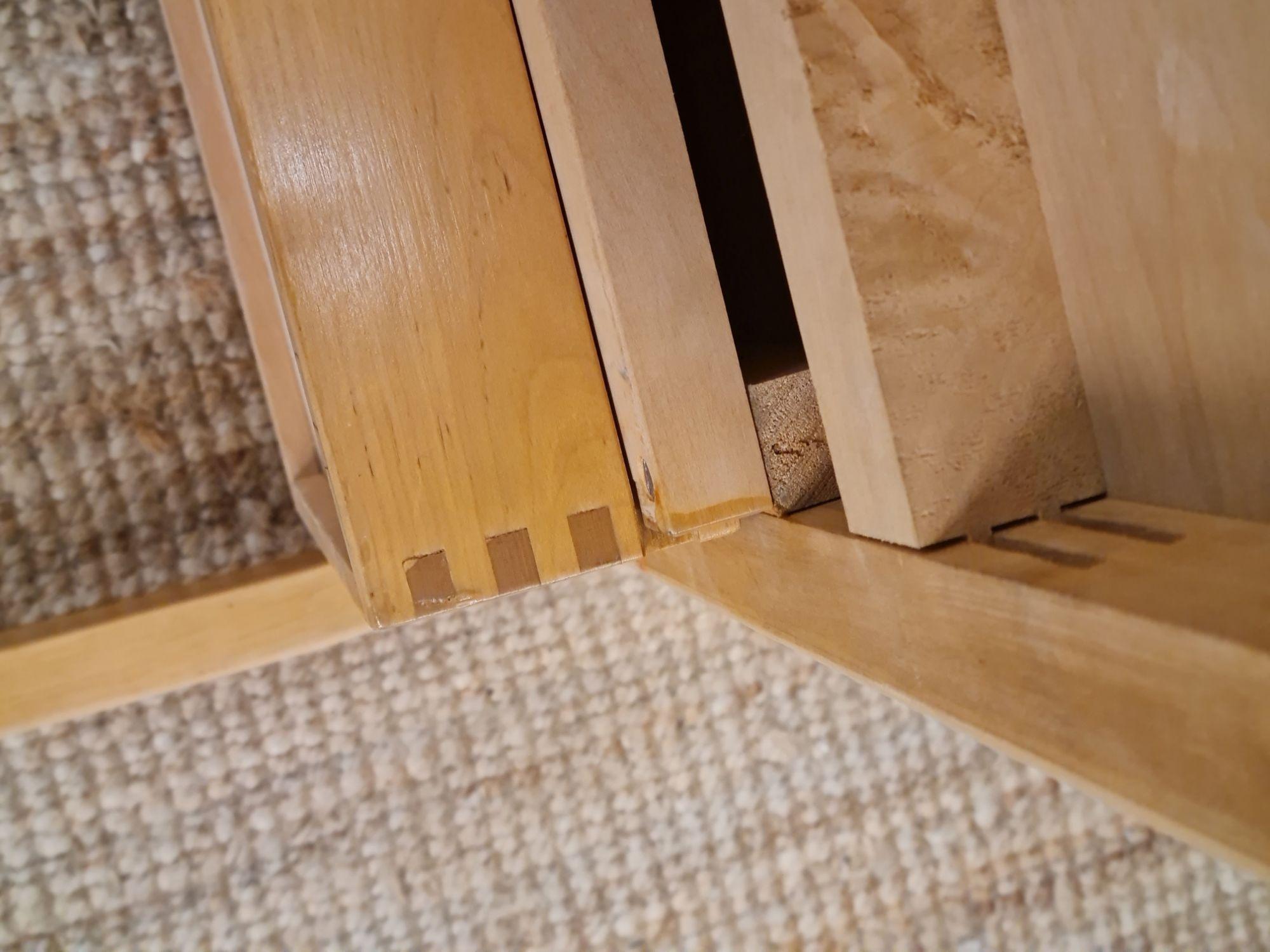 Alvar Aalto-Schreibtisch Modell K81 aus Birke und rotem Linoleum, Artek 1950er Jahre (Mitte des 20. Jahrhunderts) im Angebot