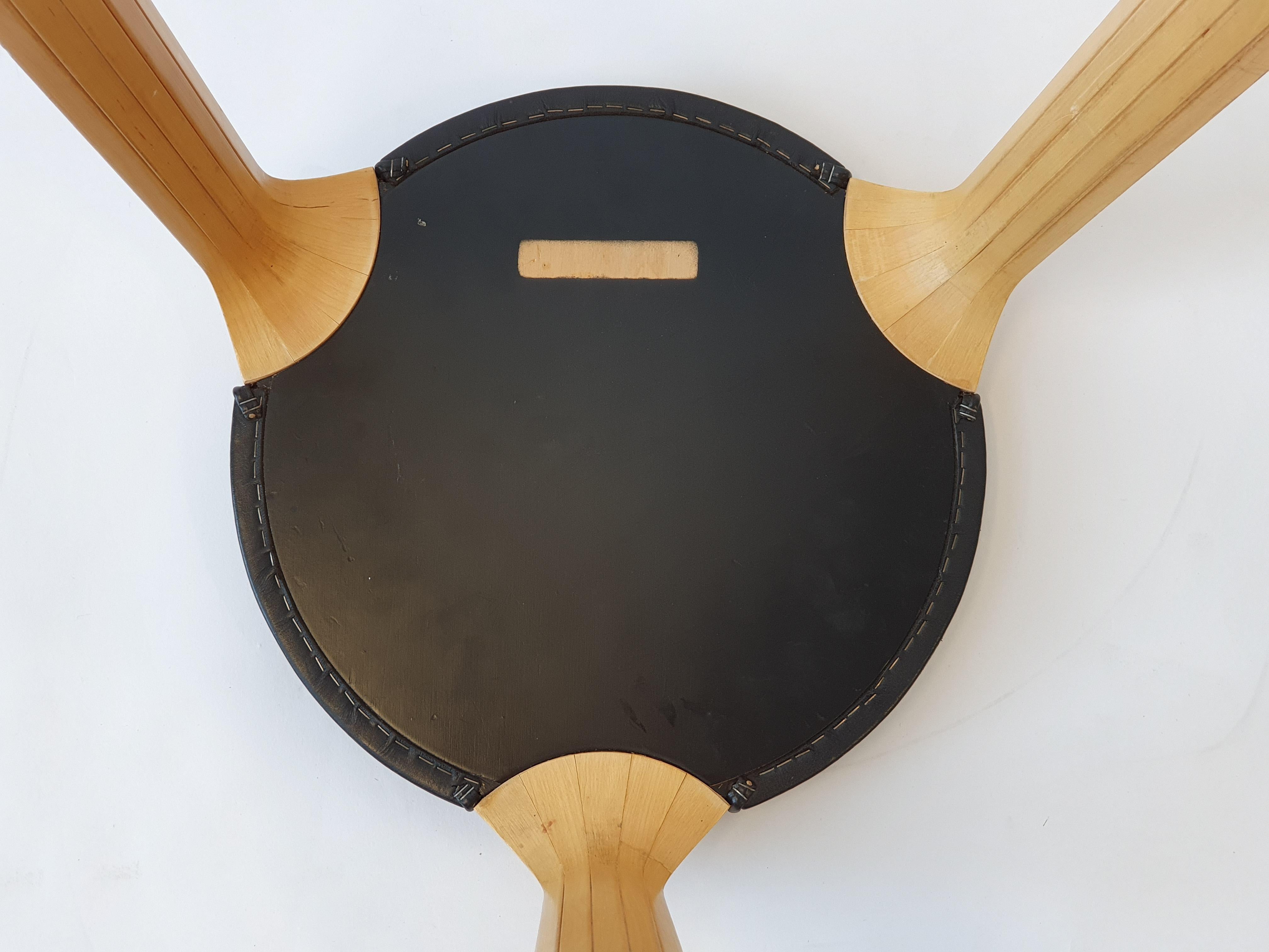 Taburete Alvar Aalto X600 de Artek Abedul y cuero en venta 4