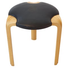 Taburete Alvar Aalto X600 de Artek Abedul y cuero