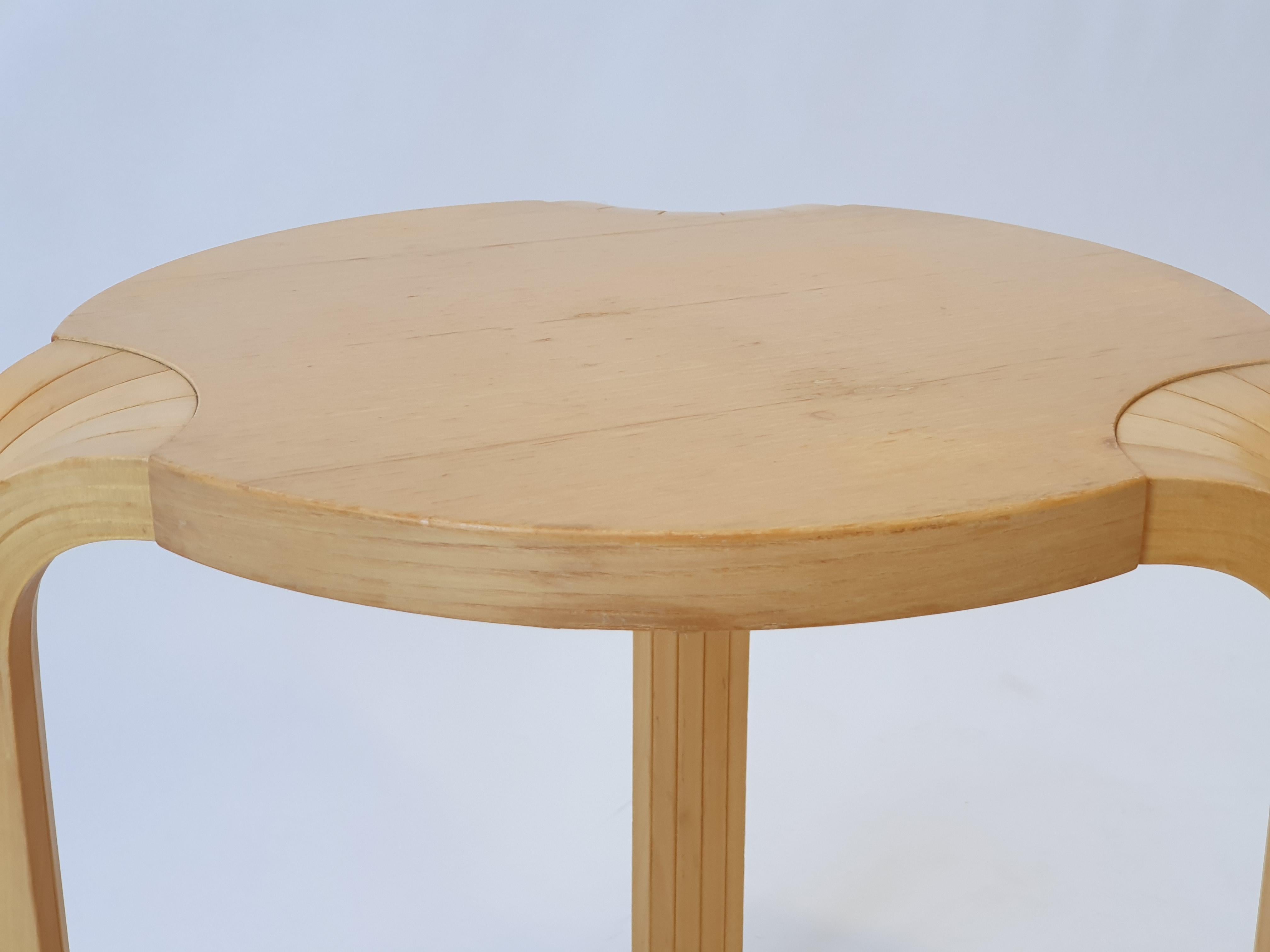 Alvar Aalto X600 stool by Artek In Good Condition In Espoo, FI