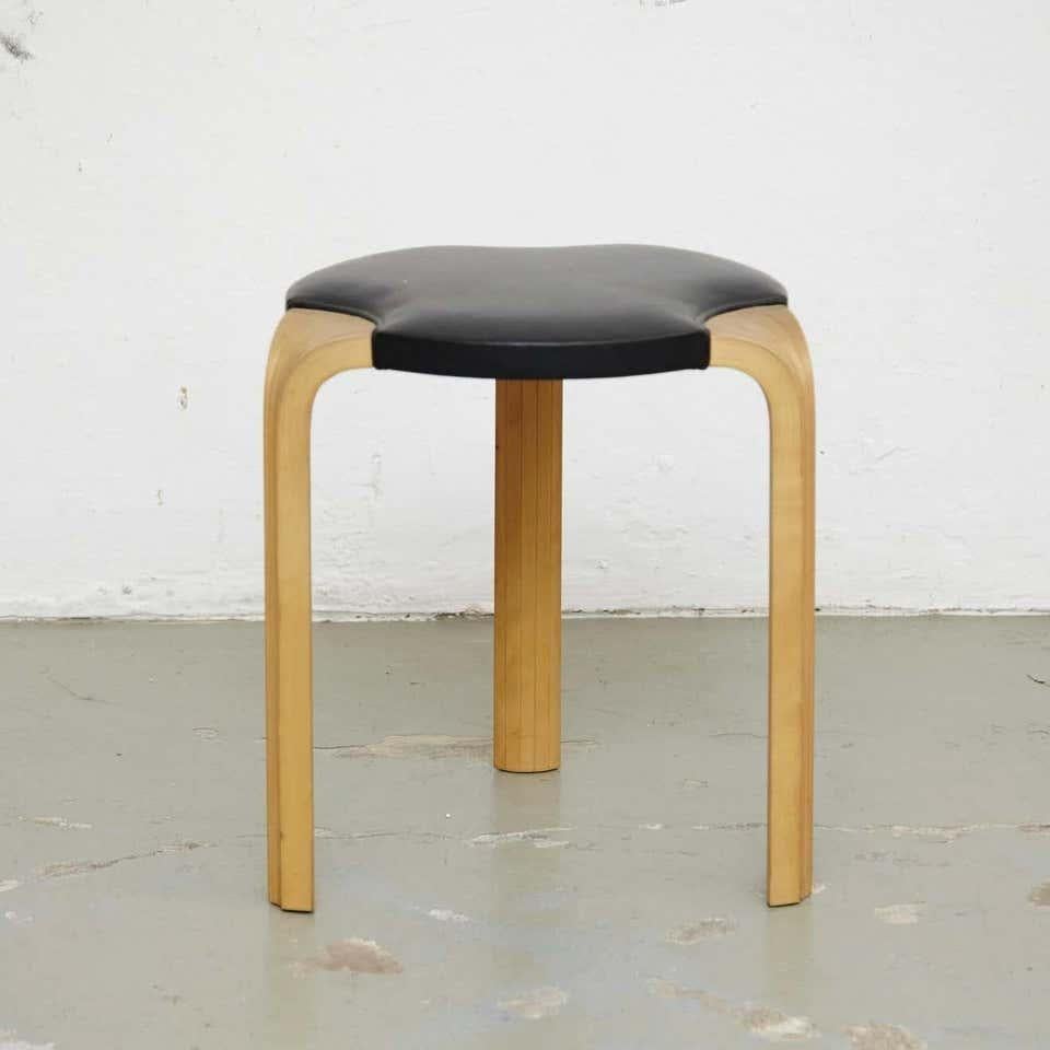 Alvar Aalto X602 Stool for Artek, circa 1950 In Good Condition For Sale In Barcelona, Barcelona