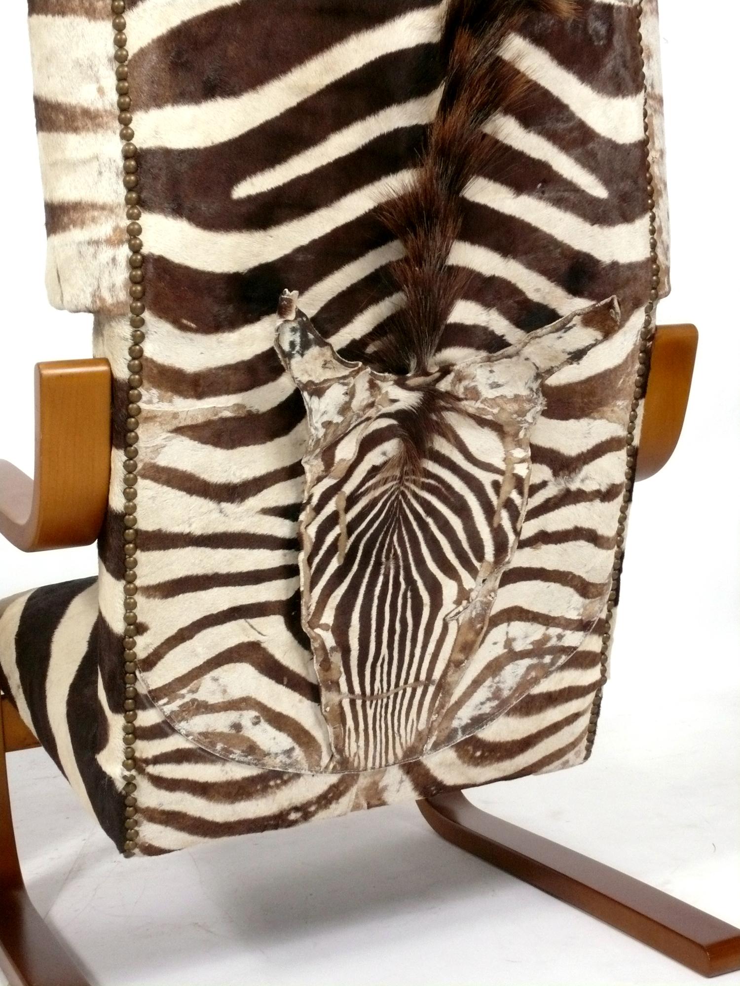 Alvar Aalto Zebra Hide Lounge Chairs Design danese moderno del Medioevo per Artek in vendita 1