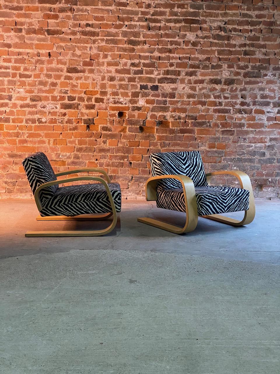 Alvar Aalto Zebra Tank Chairs Model 400 Pair by Artek, Finland, circa 1970 4