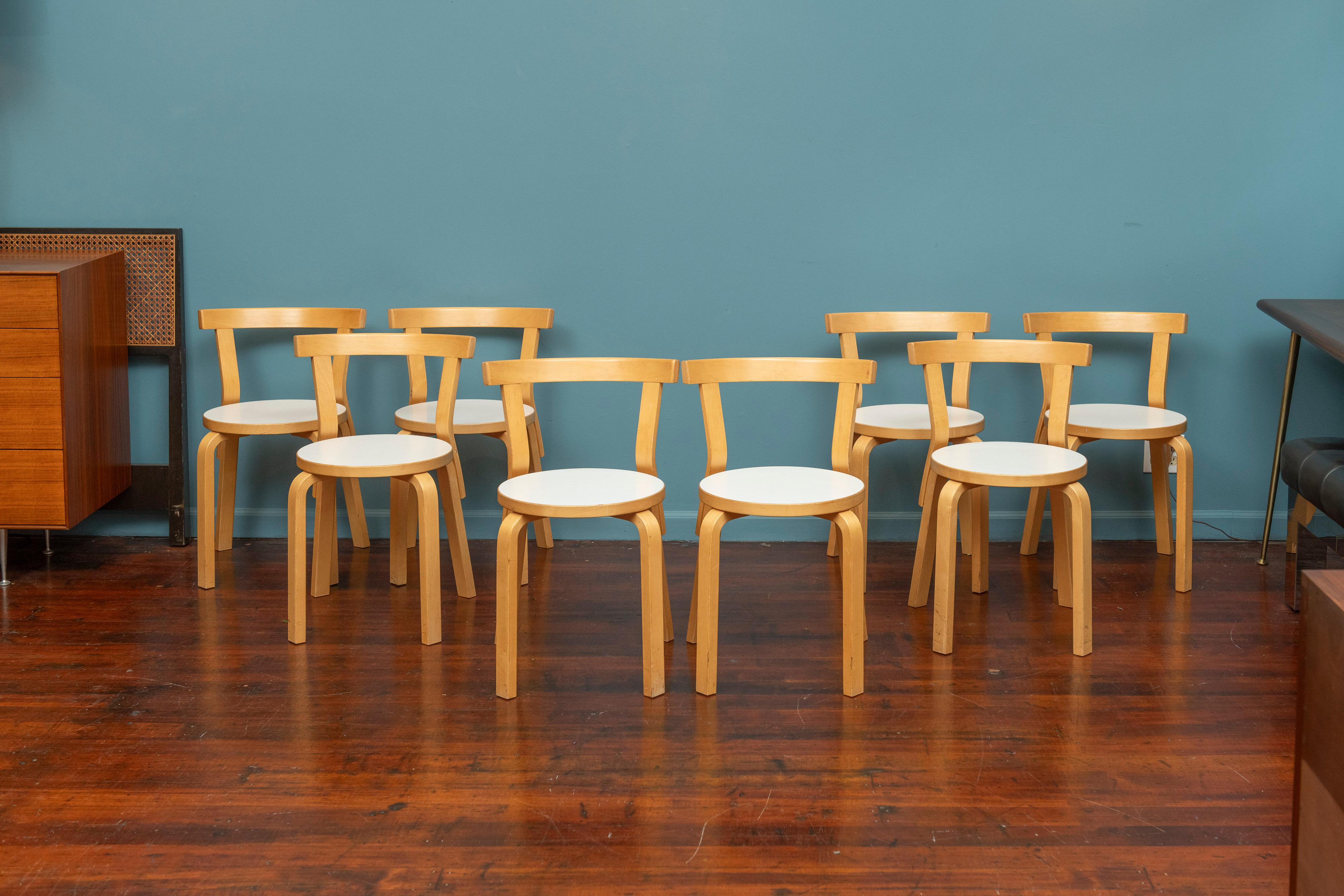 Mid-Century Modern Chaises de salle à manger Alvar Aalto modèle 68 en vente