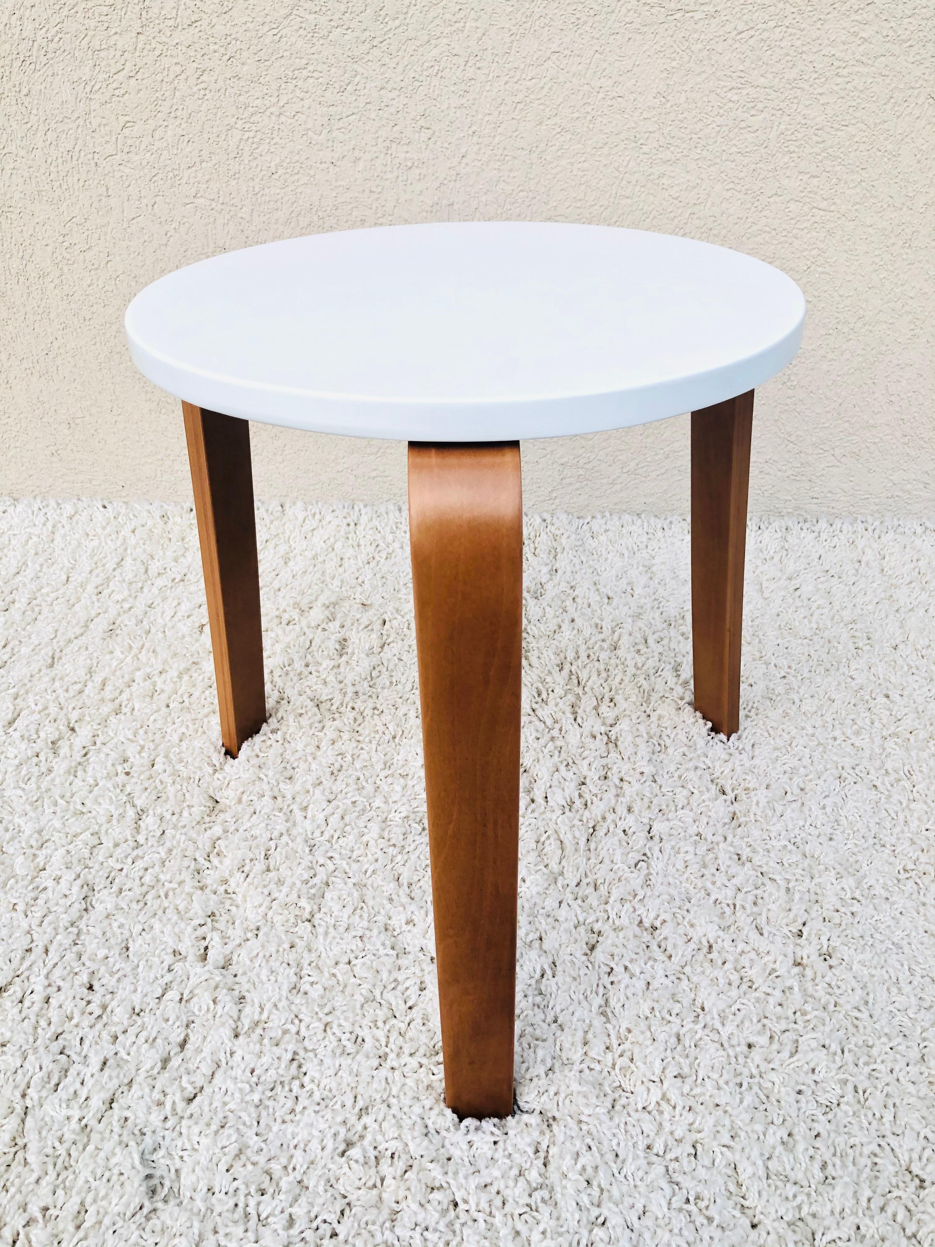 Alvar Alto style European lacquered top bentwood leg birch maple color midcentury Small
Side table / stool.