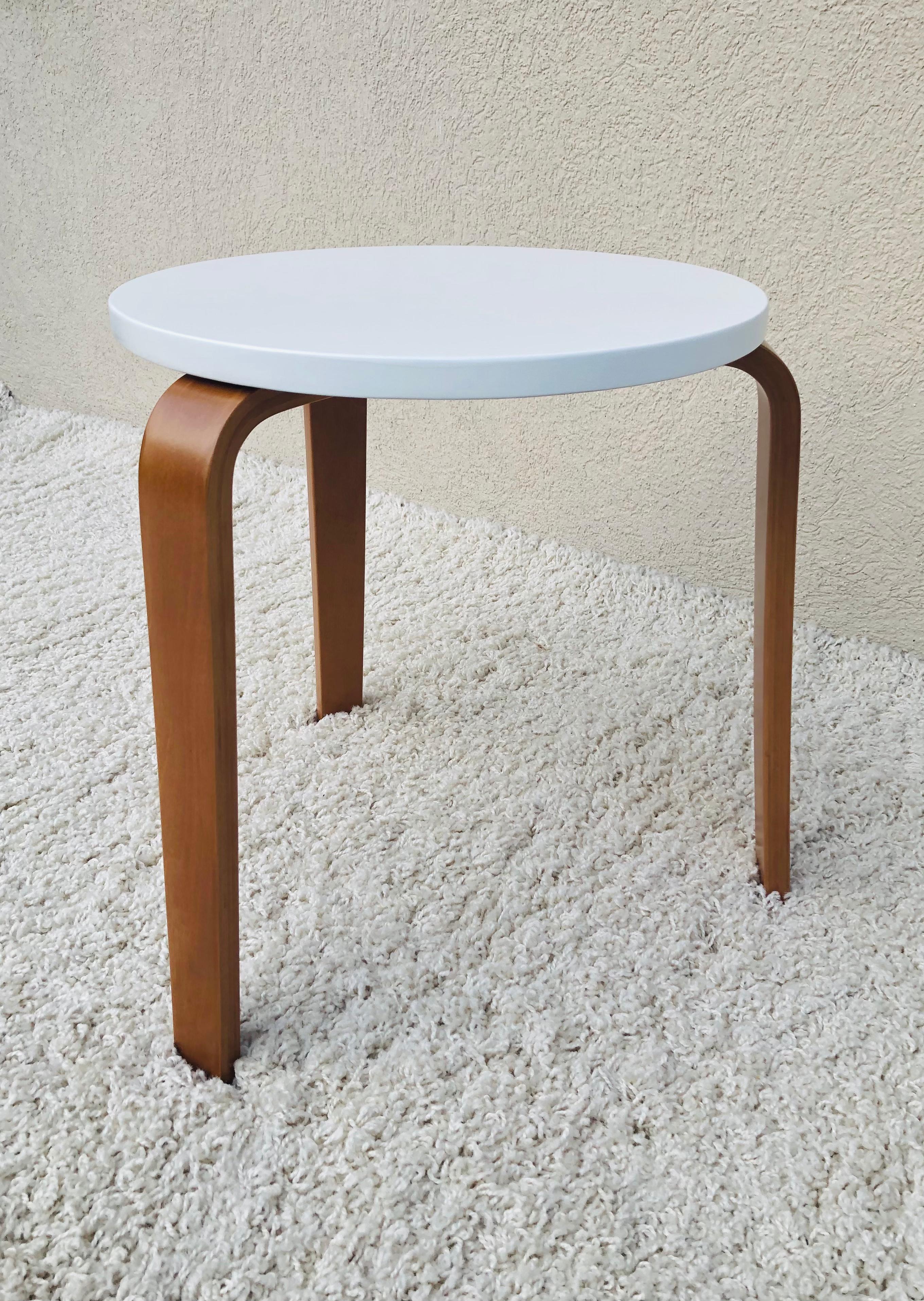 Mid-Century Modern Alvar Alto Style European Bentwood Midcentury Lacquered Small Table/Stool For Sale