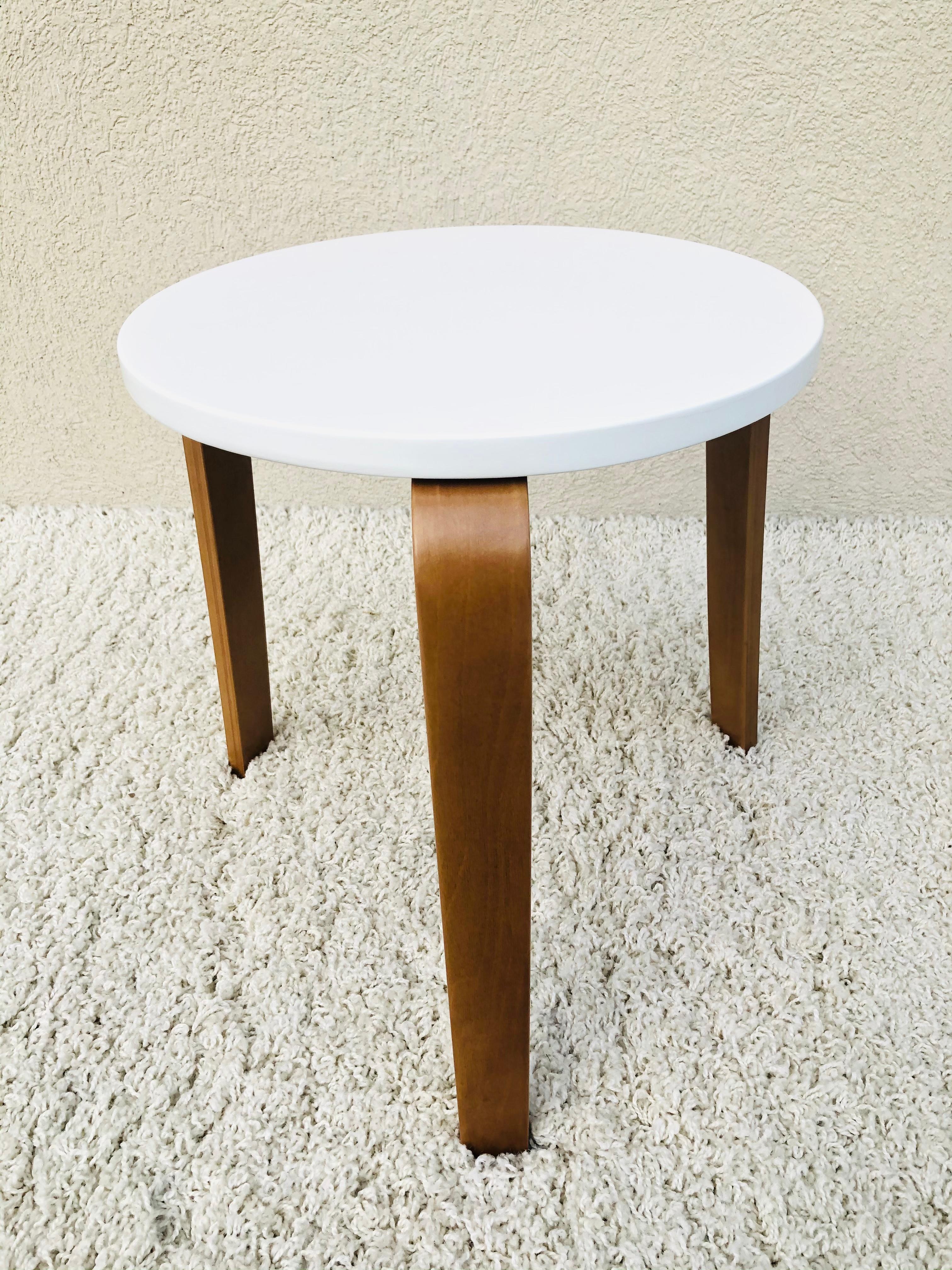 Fired Alvar Alto Style European Bentwood Midcentury Lacquered Small Table/Stool For Sale