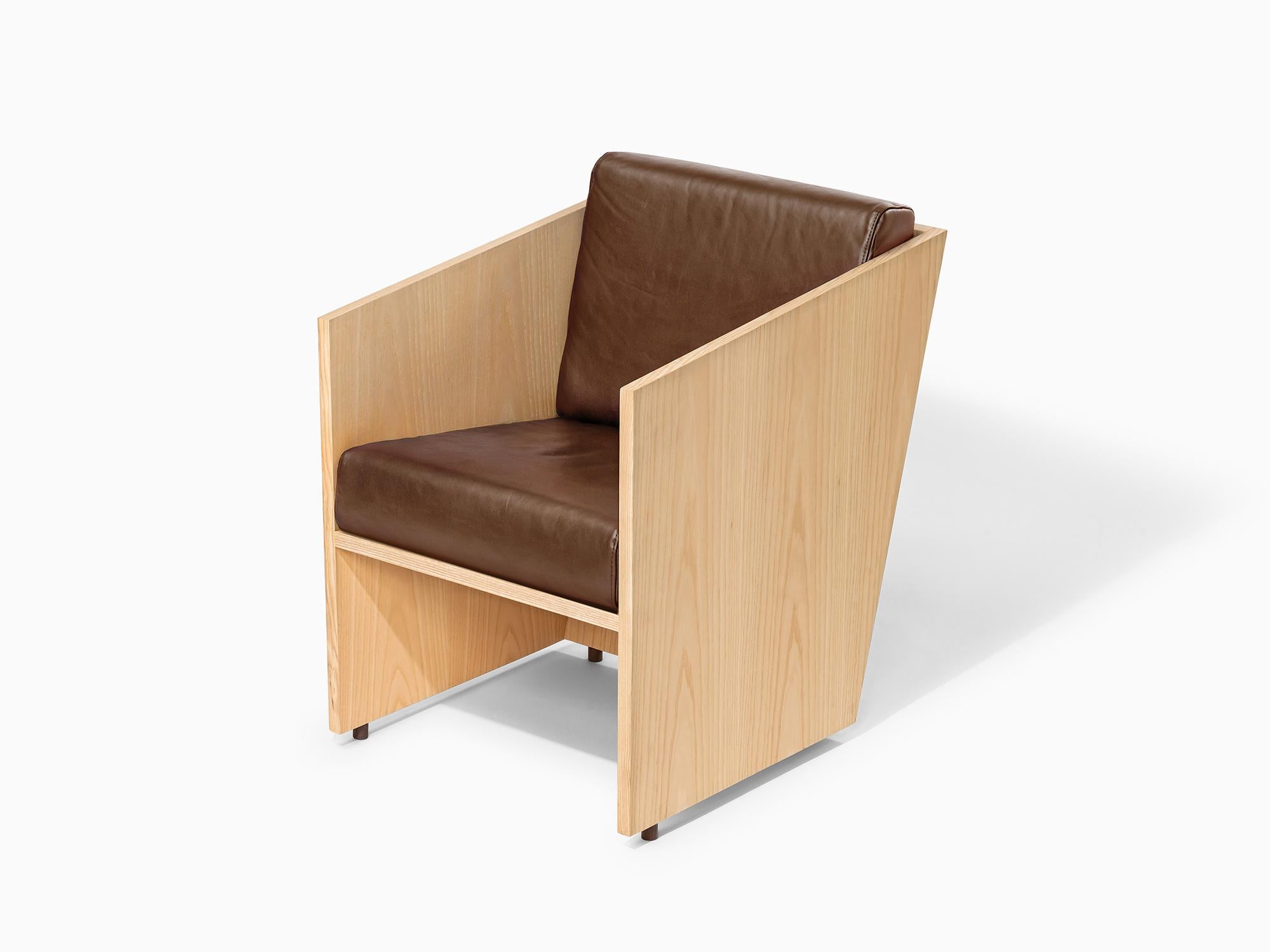 Contemporary Álvaro Siza Vieira - Armchair in Walnut Wood and Brown Leather - one of a kind For Sale