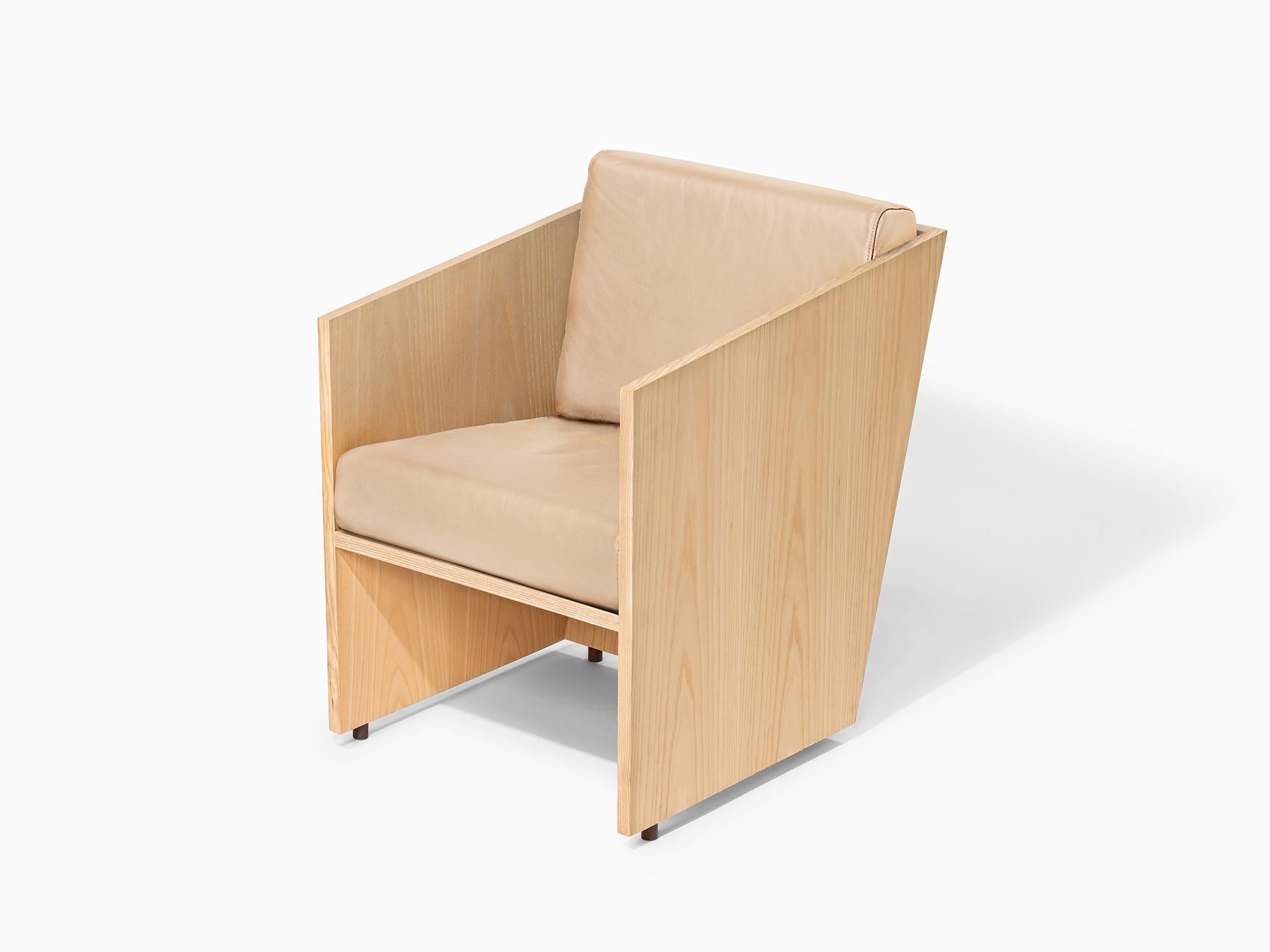 Álvaro Siza Vieira - Armchair in Walnut Wood and Brown Leather - one of a kind For Sale 1