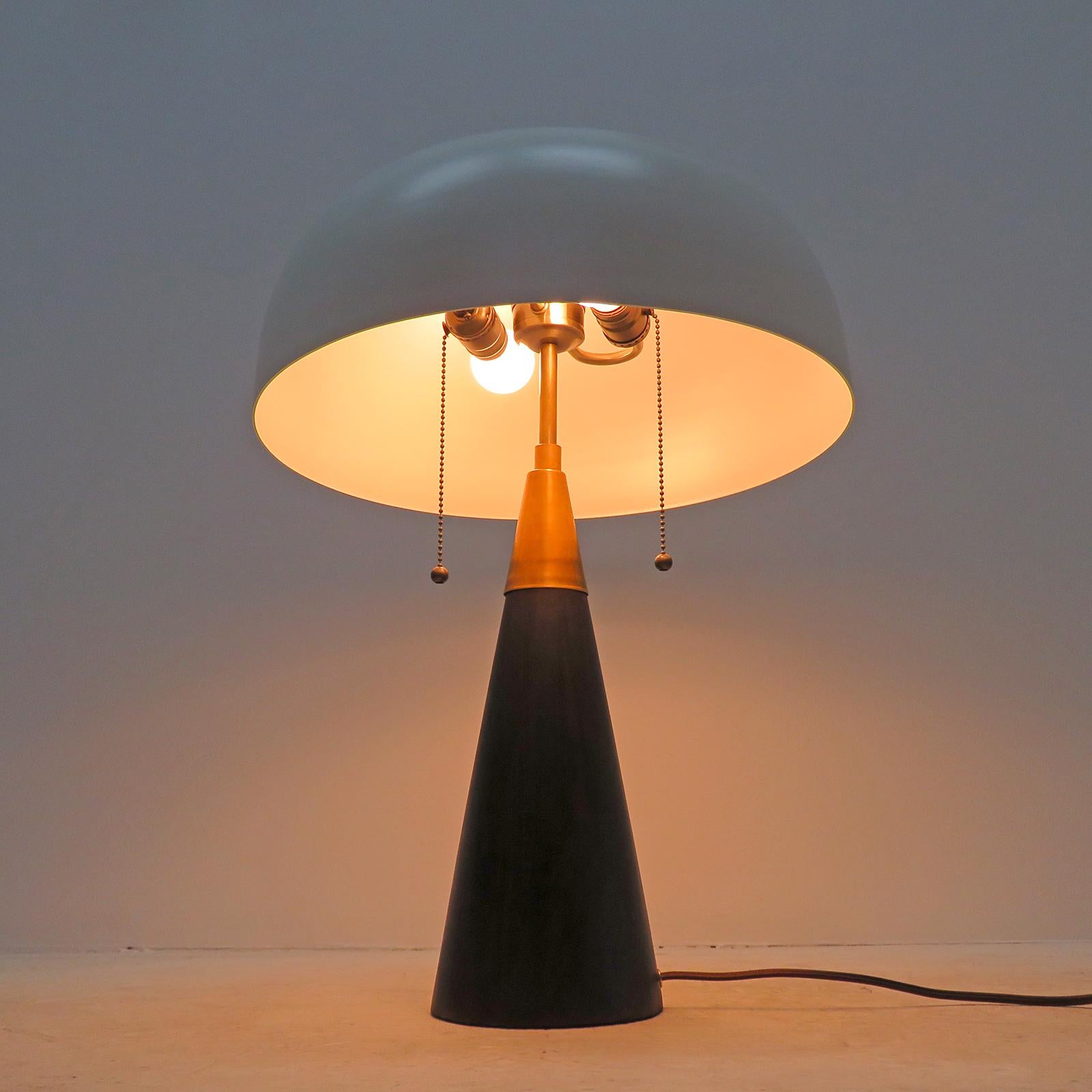 Alvaro Tischlampen II für die Galerie L7 (21. Jahrhundert und zeitgenössisch) im Angebot