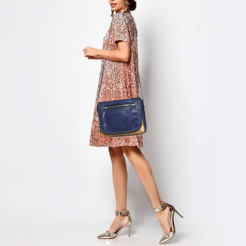 This Alviero Martini 1A Classe bag is an example of the brands fine designs that are skillfully crafted to project a classic charm. It is a functional creation with an elevating appeal.