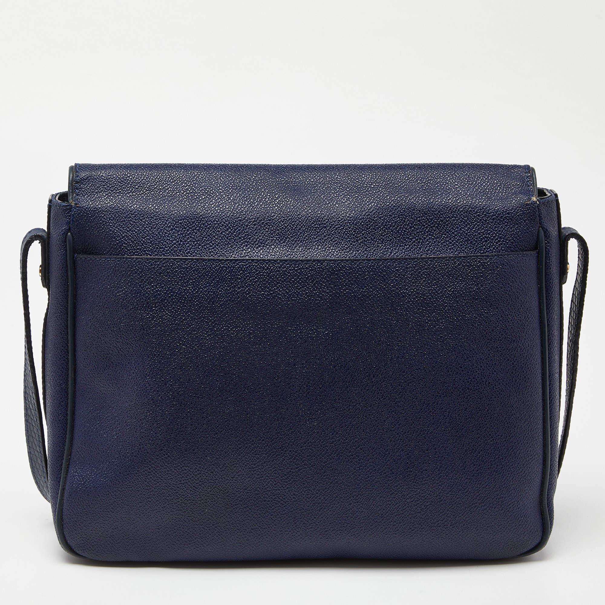 Alviero Martini 1A Classe Blue Geo Print Coated Canvas & Leather Crossbody Bag In Fair Condition For Sale In Dubai, Al Qouz 2