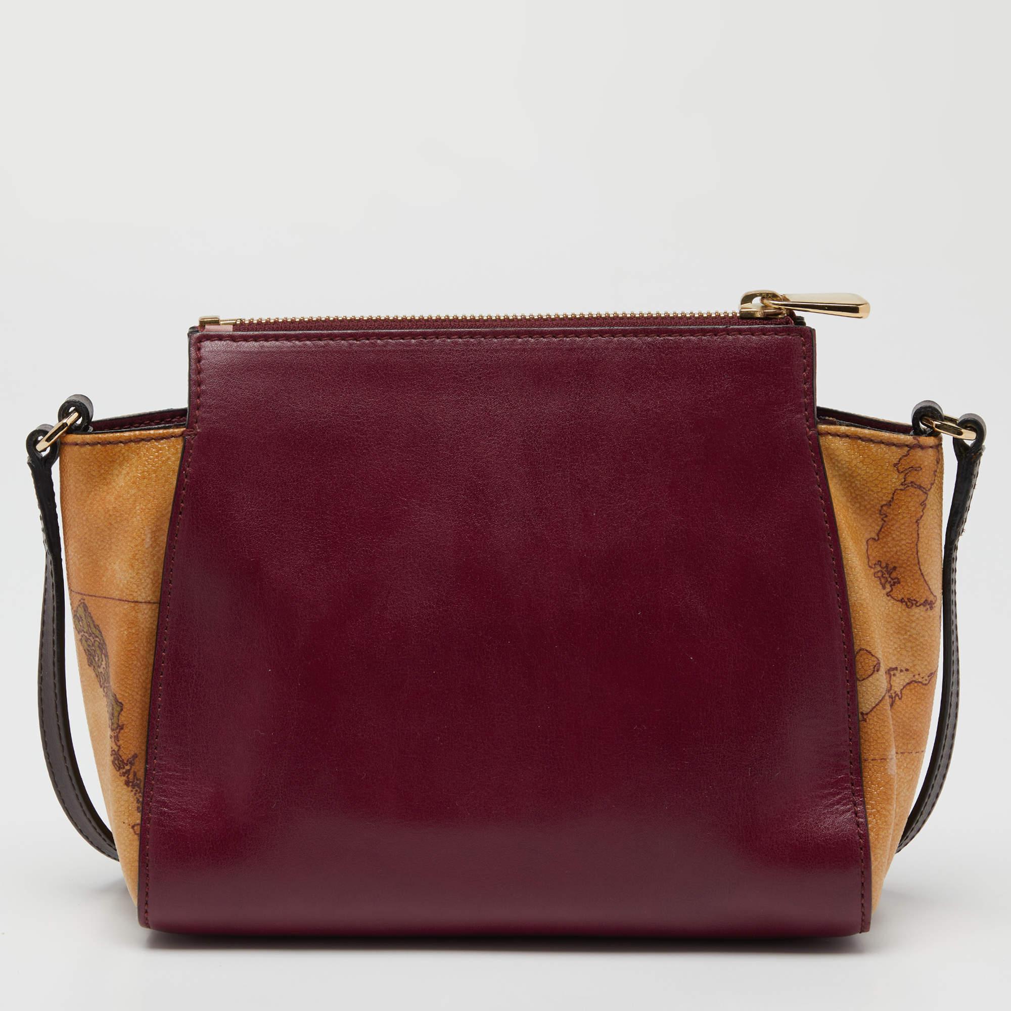 Alviero Martini 1A Classe Bourgogne Geo Print Canvas Coated Leather Crossbody Bag Bon état - En vente à Dubai, Al Qouz 2