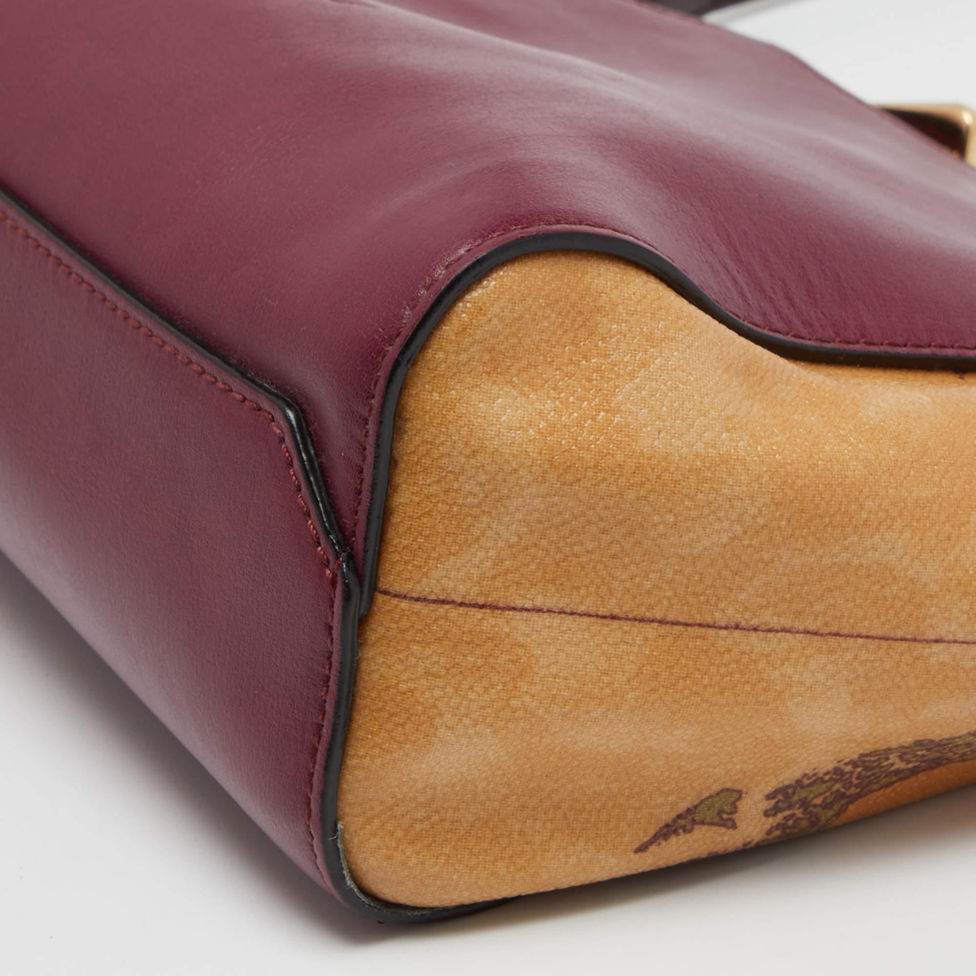 Alviero Martini 1A Classe Bourgogne Geo Print Canvas Coated Leather Crossbody Bag en vente 4