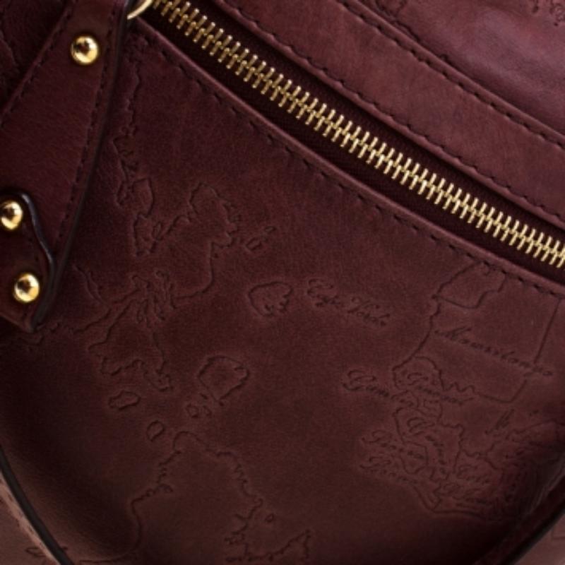 Alviero Martini 1A Classe Marron Borsa a tracolla in pelle goffrata a forma di mappa in vendita 1