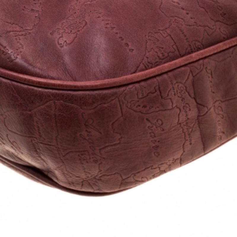 Alviero Martini 1A Classe Marron Borsa a tracolla in pelle goffrata a forma di mappa in vendita 4