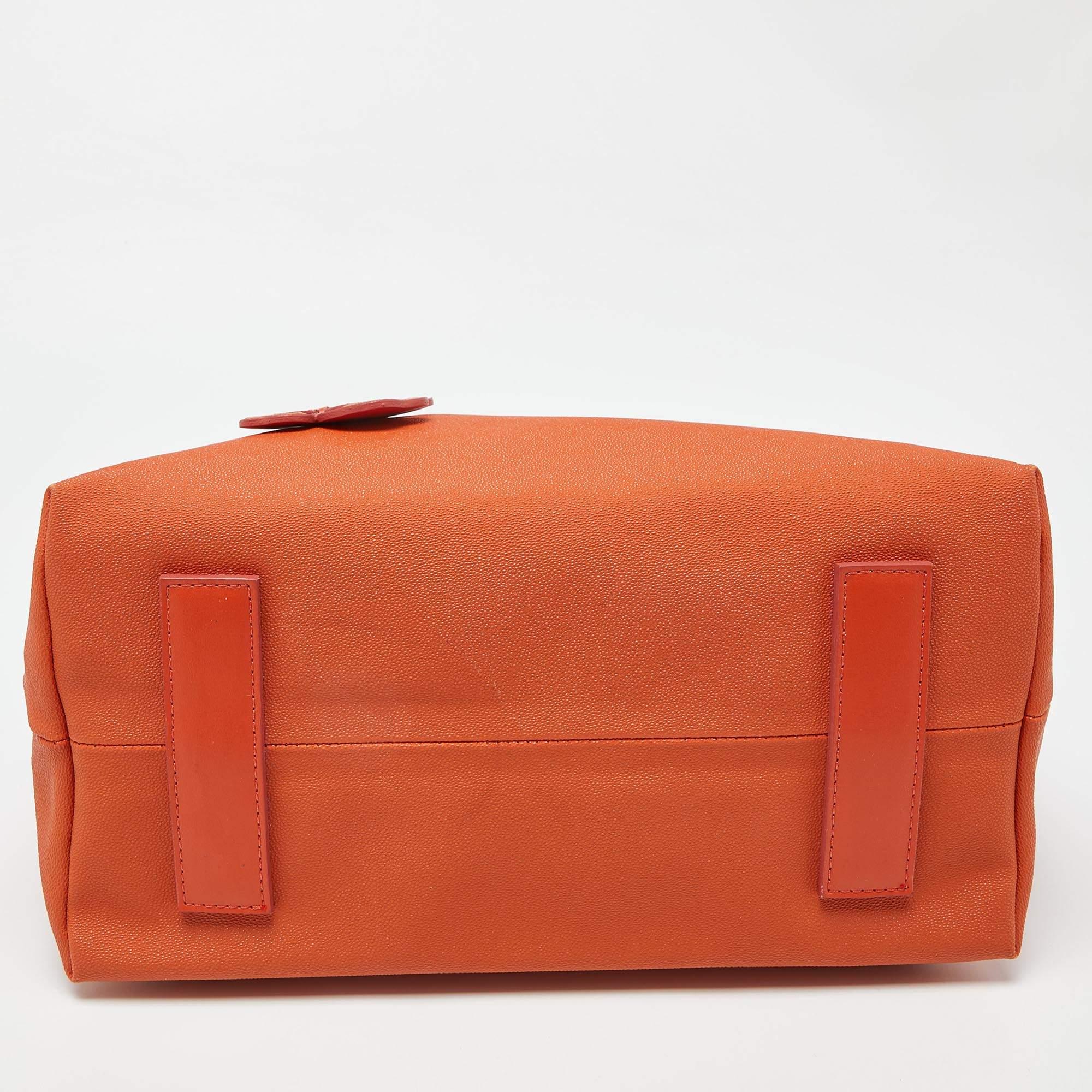 Alviero Martini 1A Classe Orange/Tan Geo Print Coated Canvas Satchel en vente 3