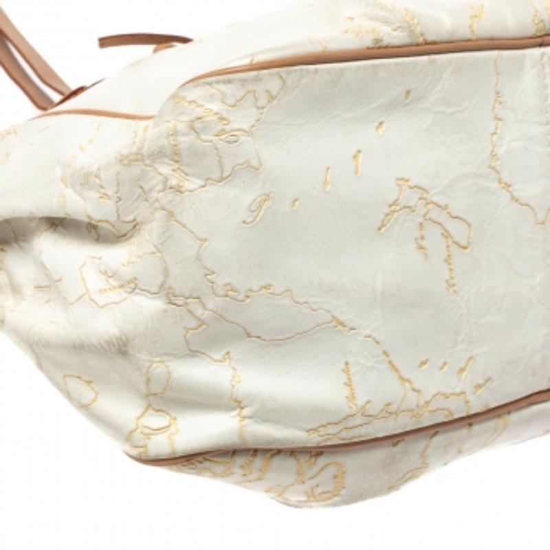 Alviero Martini 1A Classe Weiß Geo Geprägtes Segeltuch Schleife Satchel im Zustand „Relativ gut“ im Angebot in Dubai, Al Qouz 2
