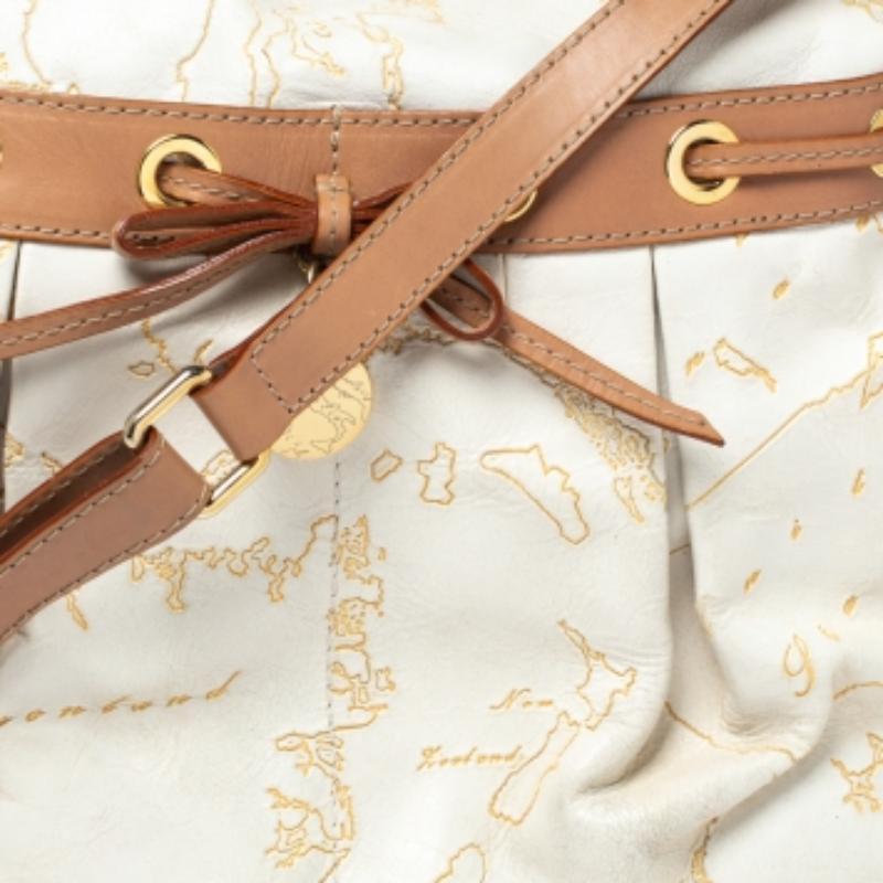 Alviero Martini 1A Classe Weiß Geo Geprägtes Segeltuch Schleife Satchel im Angebot 5