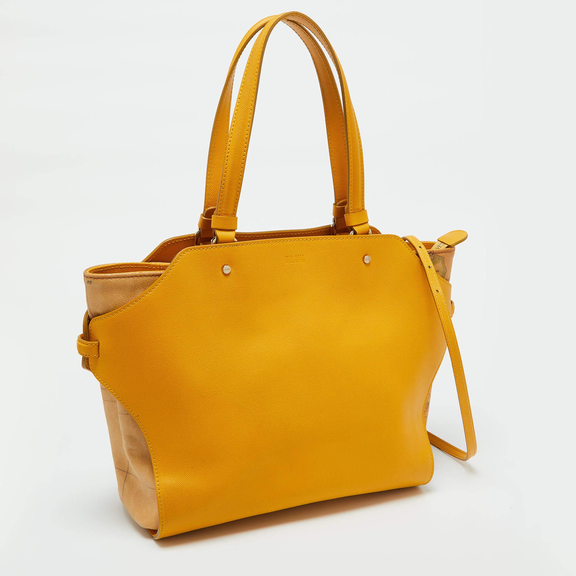 Jaune Alviero Martini 1A Classe Yellow Geo Print Fourre-tout en toile et cuir en vente