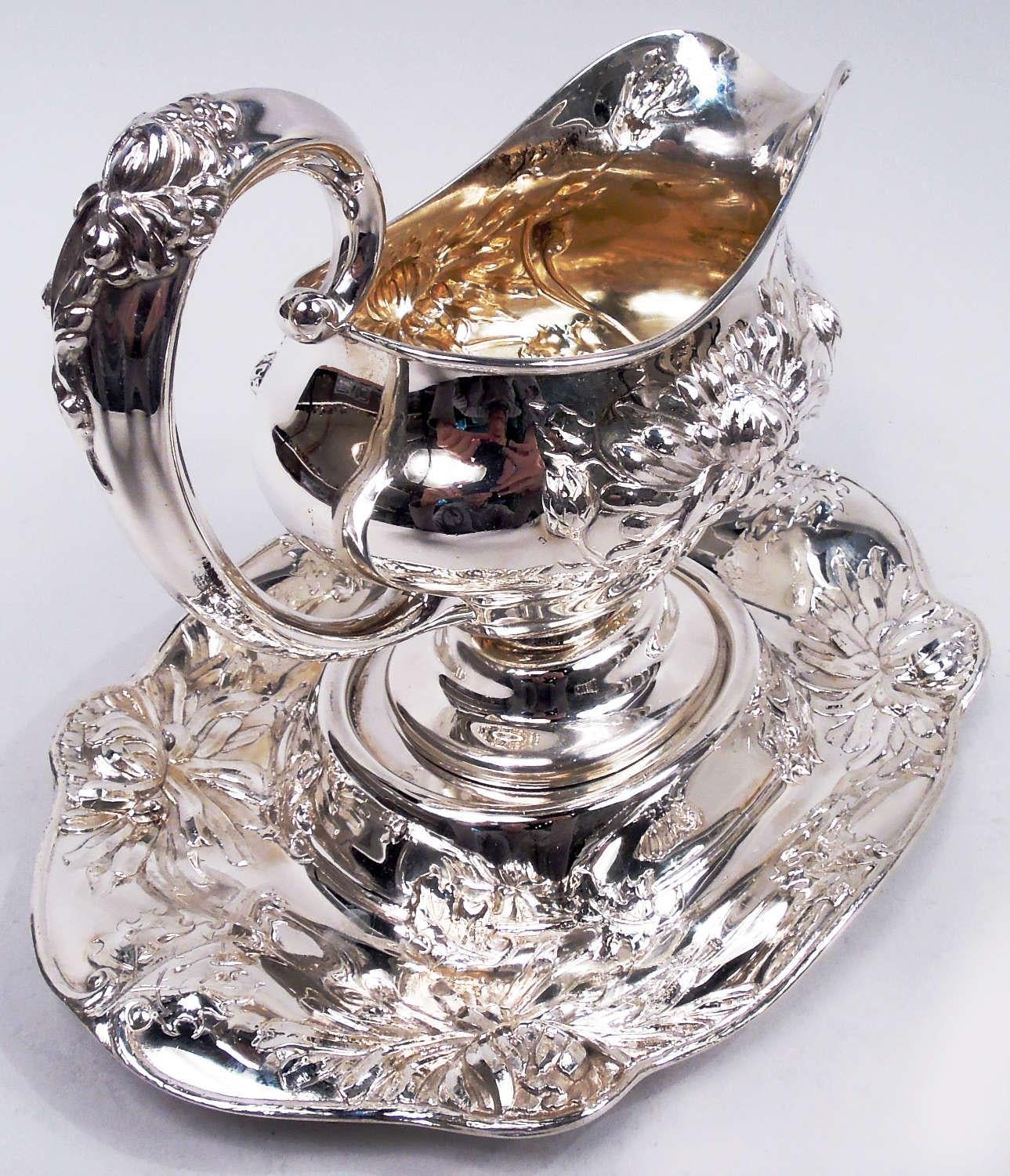 Alvin Japonesca Crisantemo de plata de ley Gravy Boat sobre soporte en Bueno estado para la venta en New York, NY