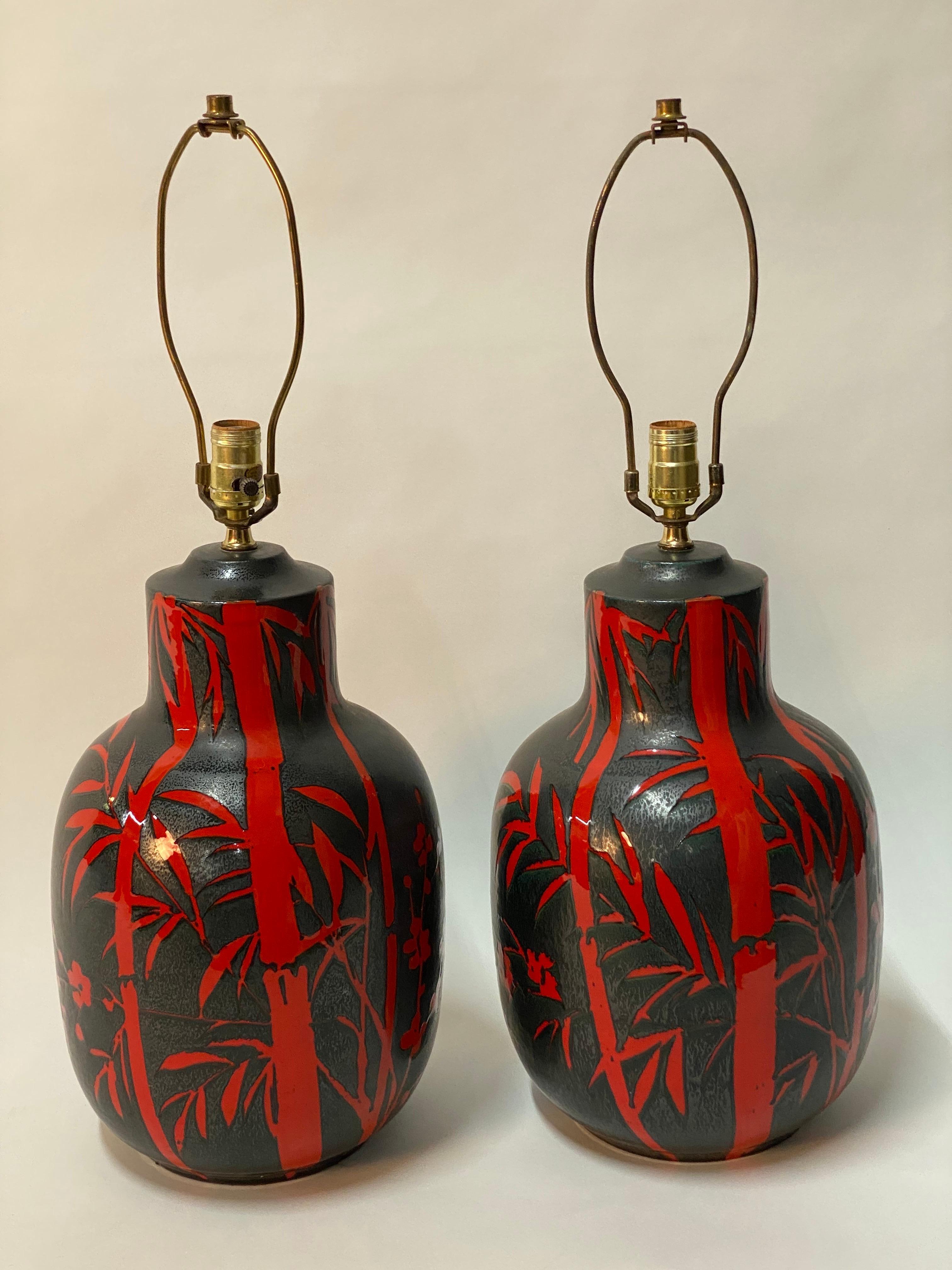 Milieu du XXe siècle Paire de lampes de bureau Alvino Bagni Bitossi en poterie de bambou et papillons en vente
