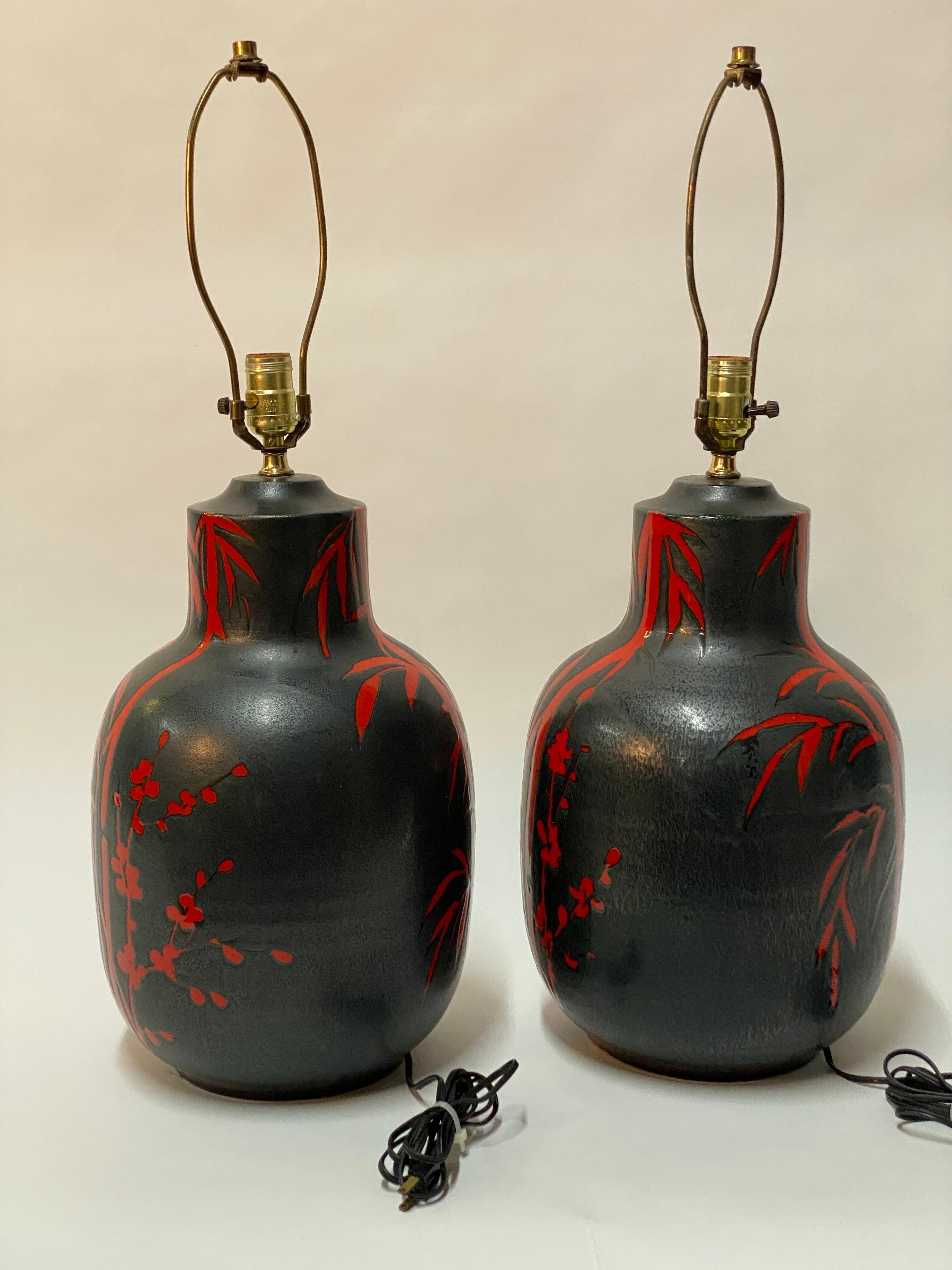 Poteries Paire de lampes de bureau Alvino Bagni Bitossi en poterie de bambou et papillons en vente