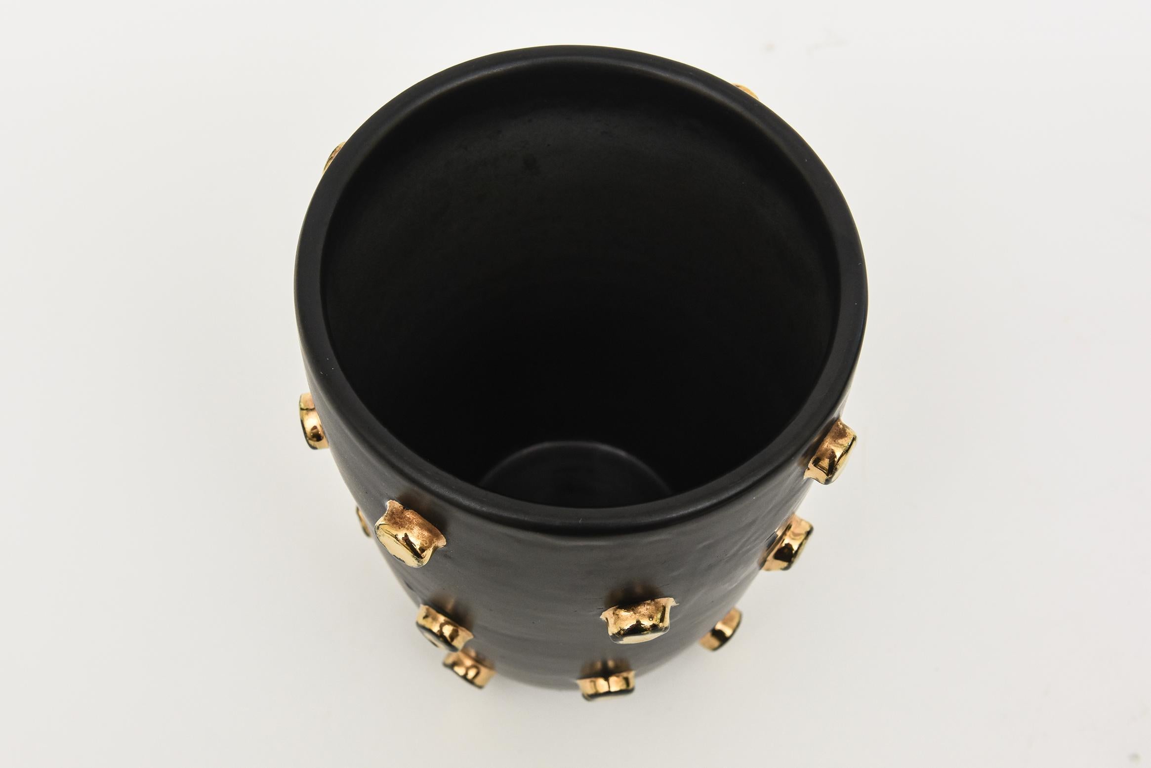 Vintage Alvino Bagni for Bitossi Black Ceramic Bowl and Vase with Gold Studs  In Good Condition For Sale In North Miami, FL