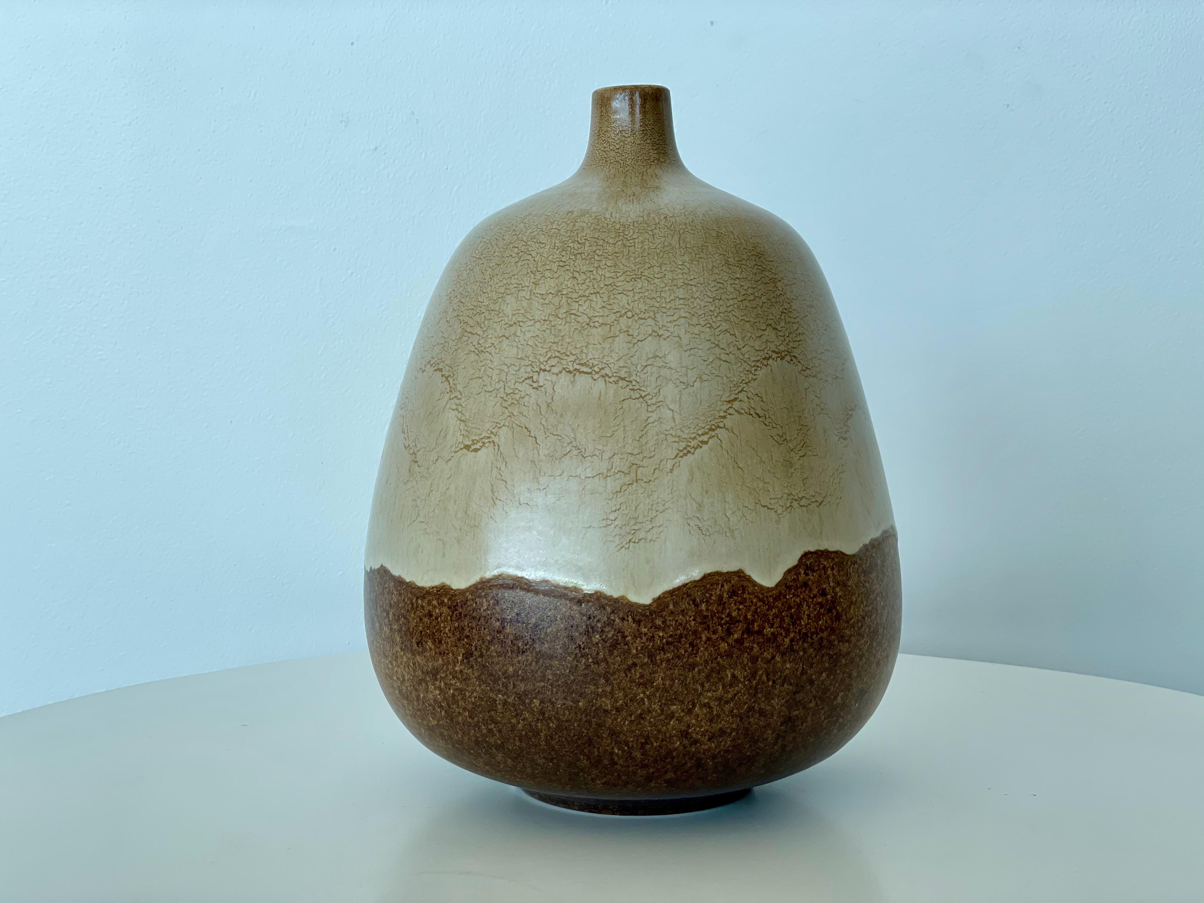 Alvino Bagni for Raymor Earth Tone Ceramic Vase In Excellent Condition For Sale In St. Louis, MO