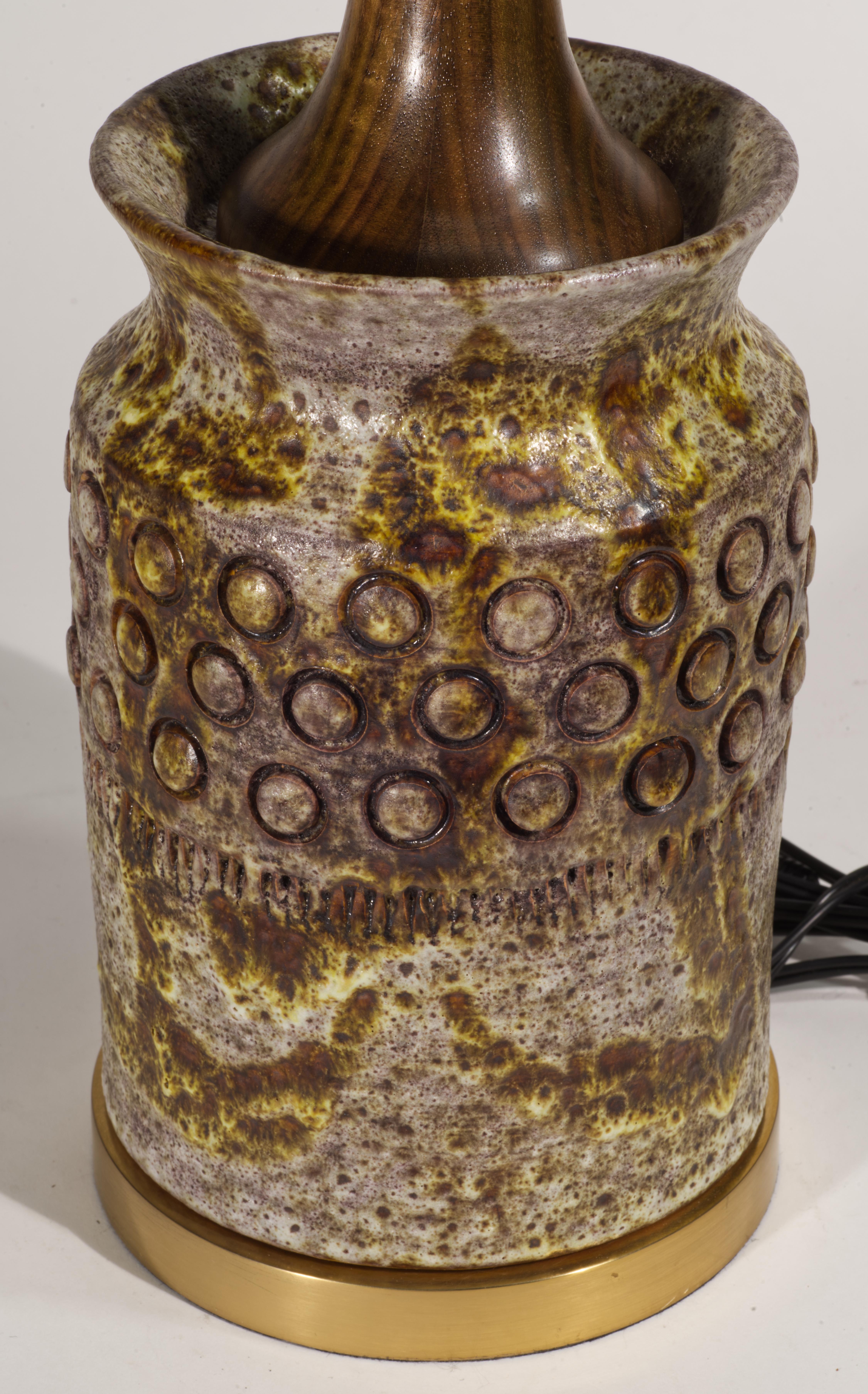 Alvino Bagni pour Raymor Italie années 1960 Lampe de table Sea Garden Majolique et noyer en vente 6