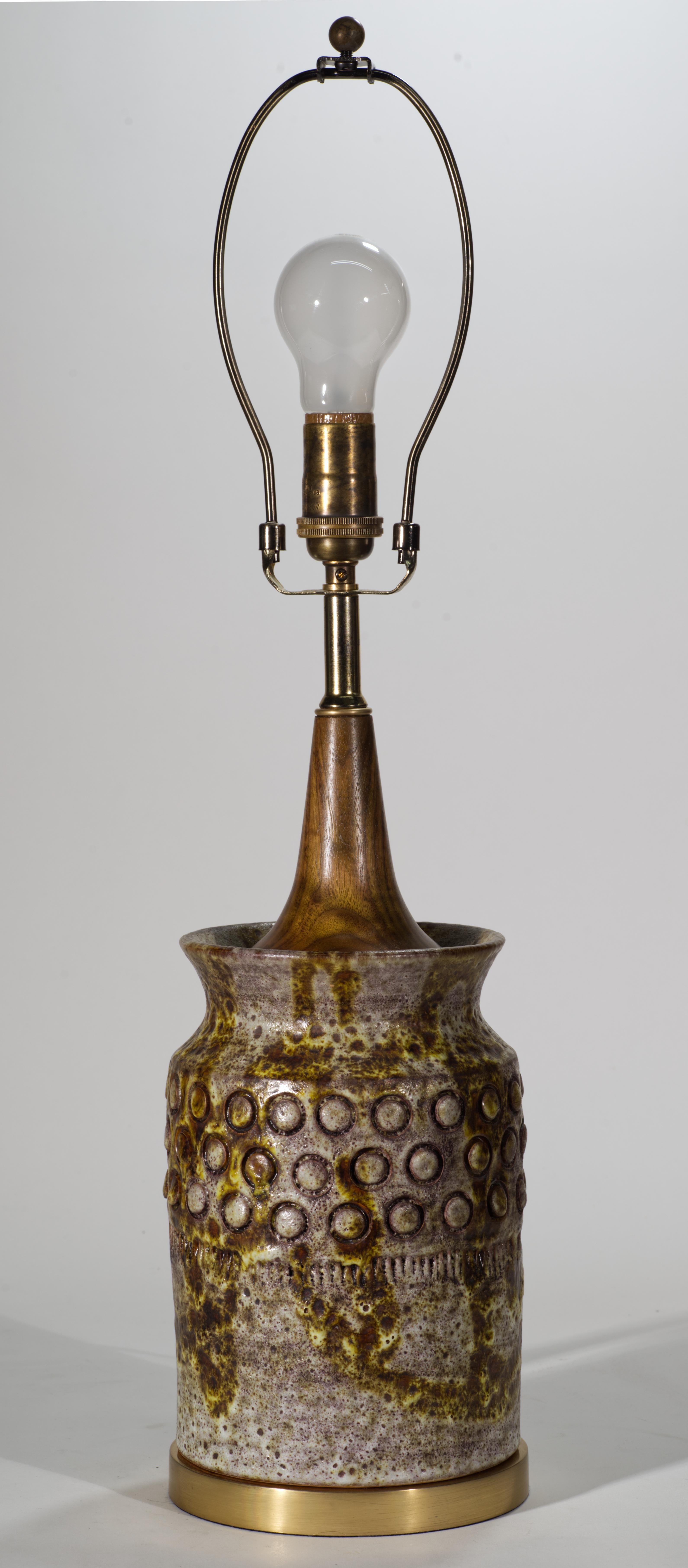 italien Alvino Bagni pour Raymor Italie années 1960 Lampe de table Sea Garden Majolique et noyer en vente