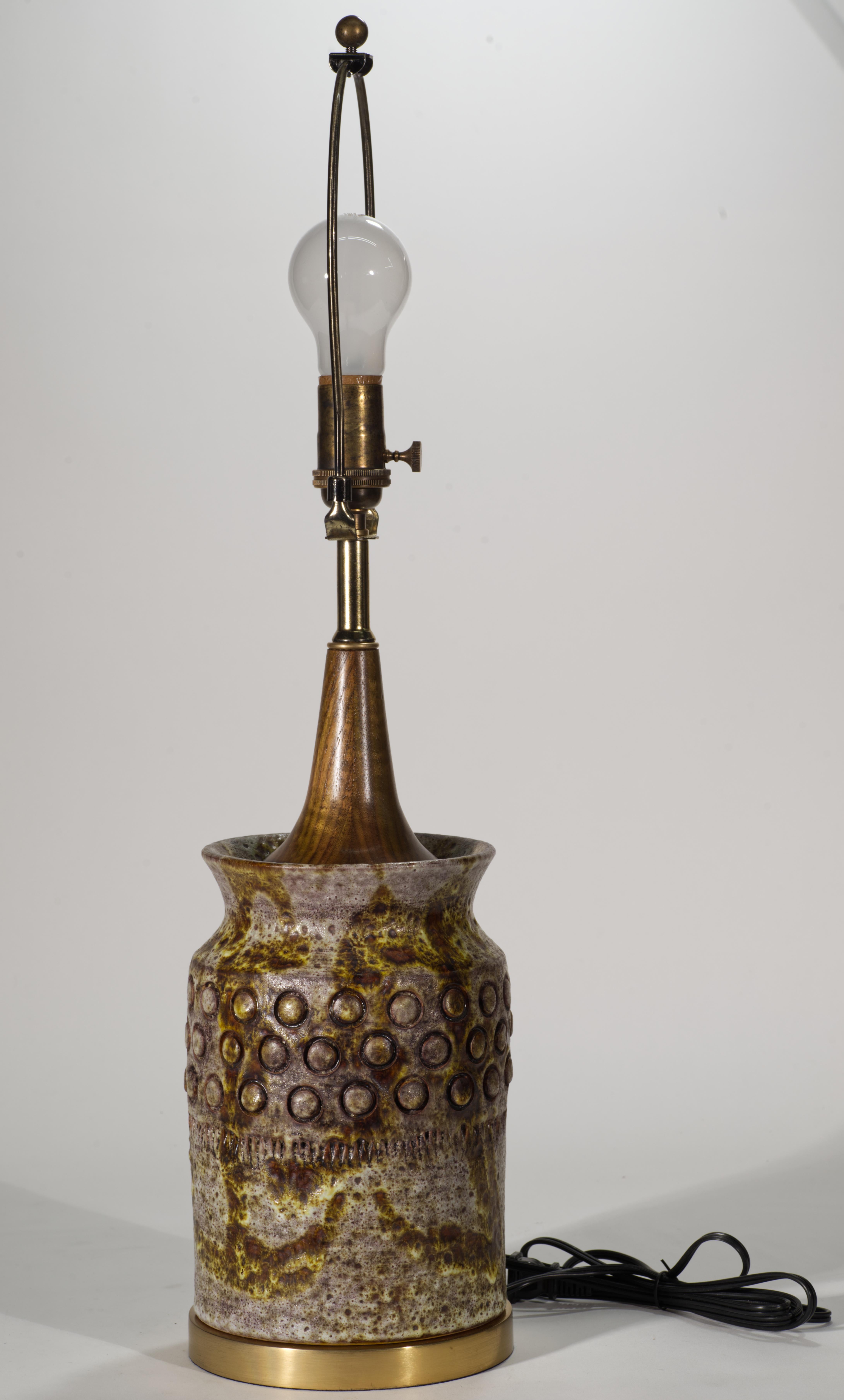 Vernissé Alvino Bagni pour Raymor Italie années 1960 Lampe de table Sea Garden Majolique et noyer en vente