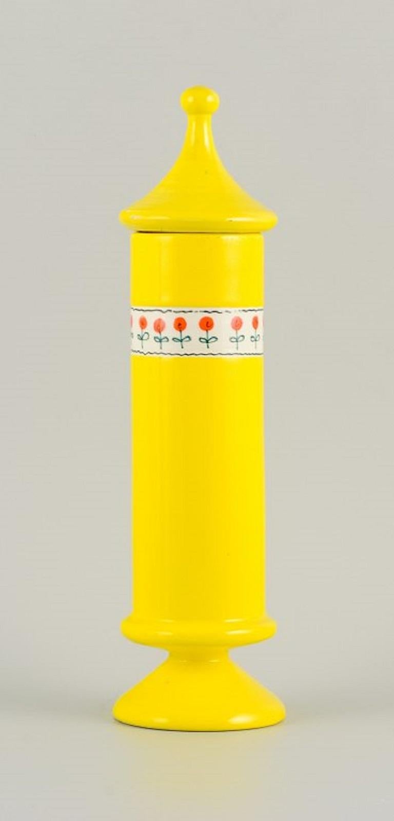 Alvino Bagni, Italy. Unique tall vase in yellow hand-decorated ceramic.
1960s-1970s.
In perfect condition.
Signed.
Dimensions: H 32.0 x D 9.0 cm.