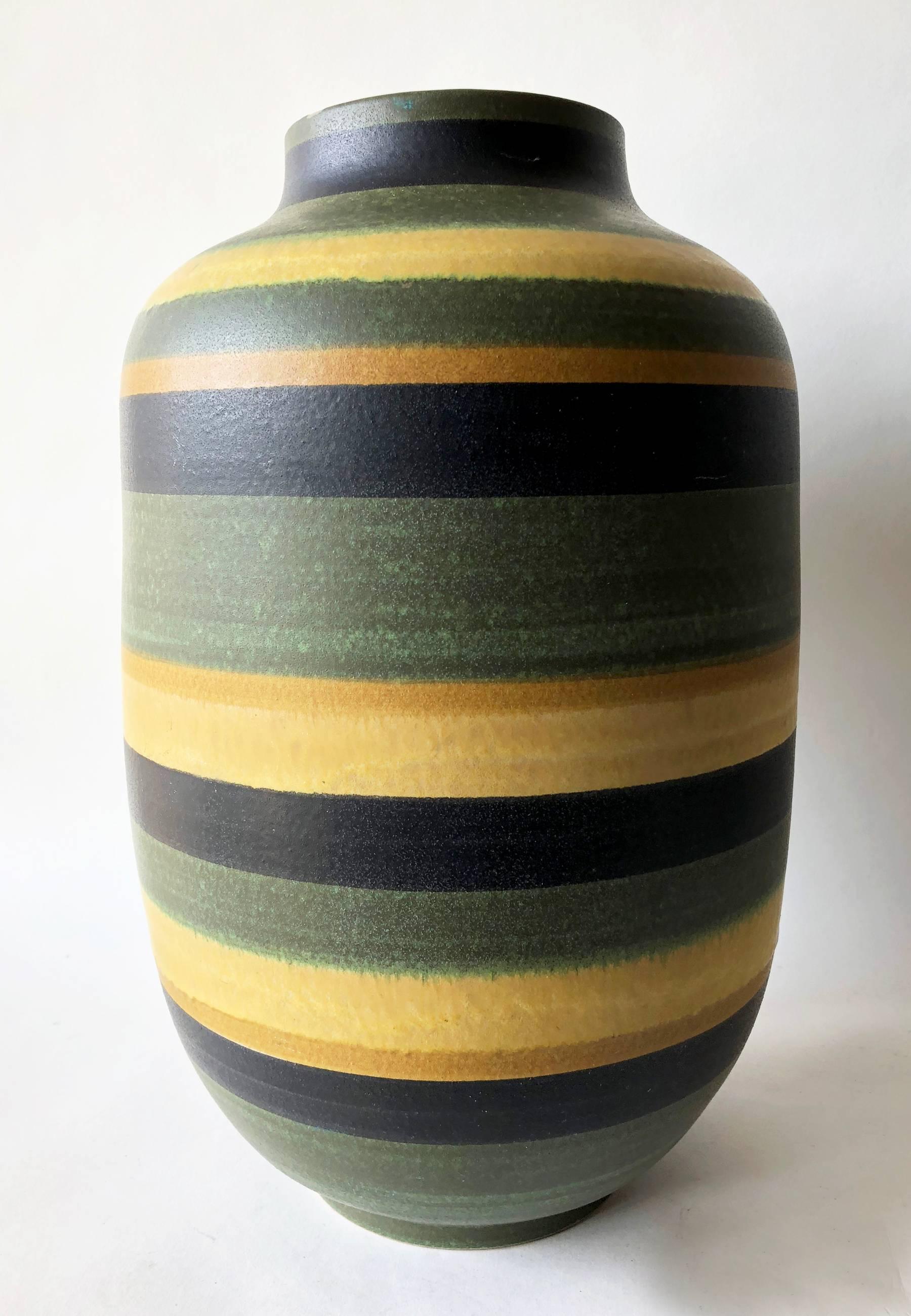 Handsome, large-scale floor vase created by Alvino Bagni of Italy, circa 1950s. Vase measures: 18